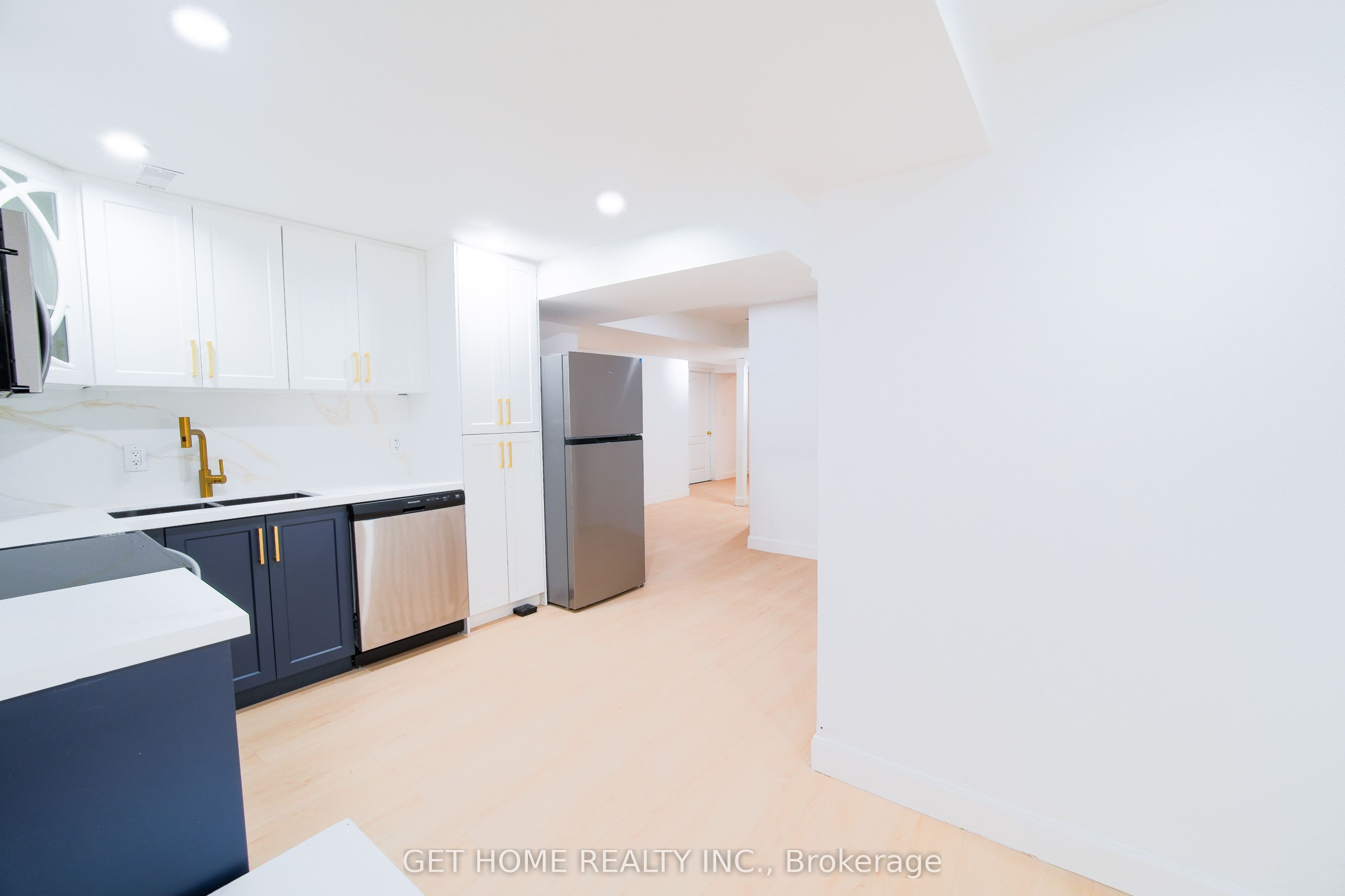 18 Dewsbury Way #bsmt Property Photo 17