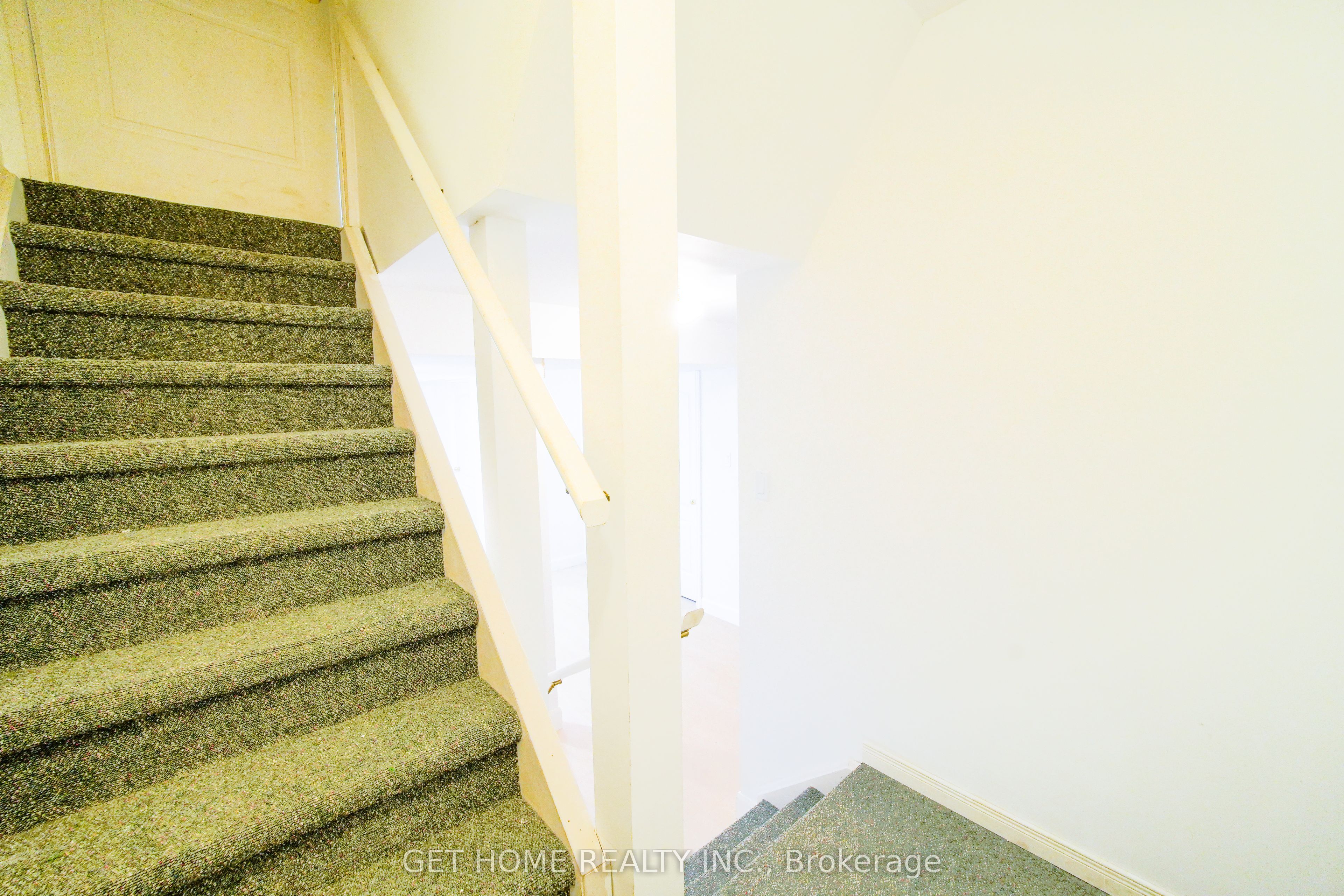 18 Dewsbury Way #bsmt Property Photo 19