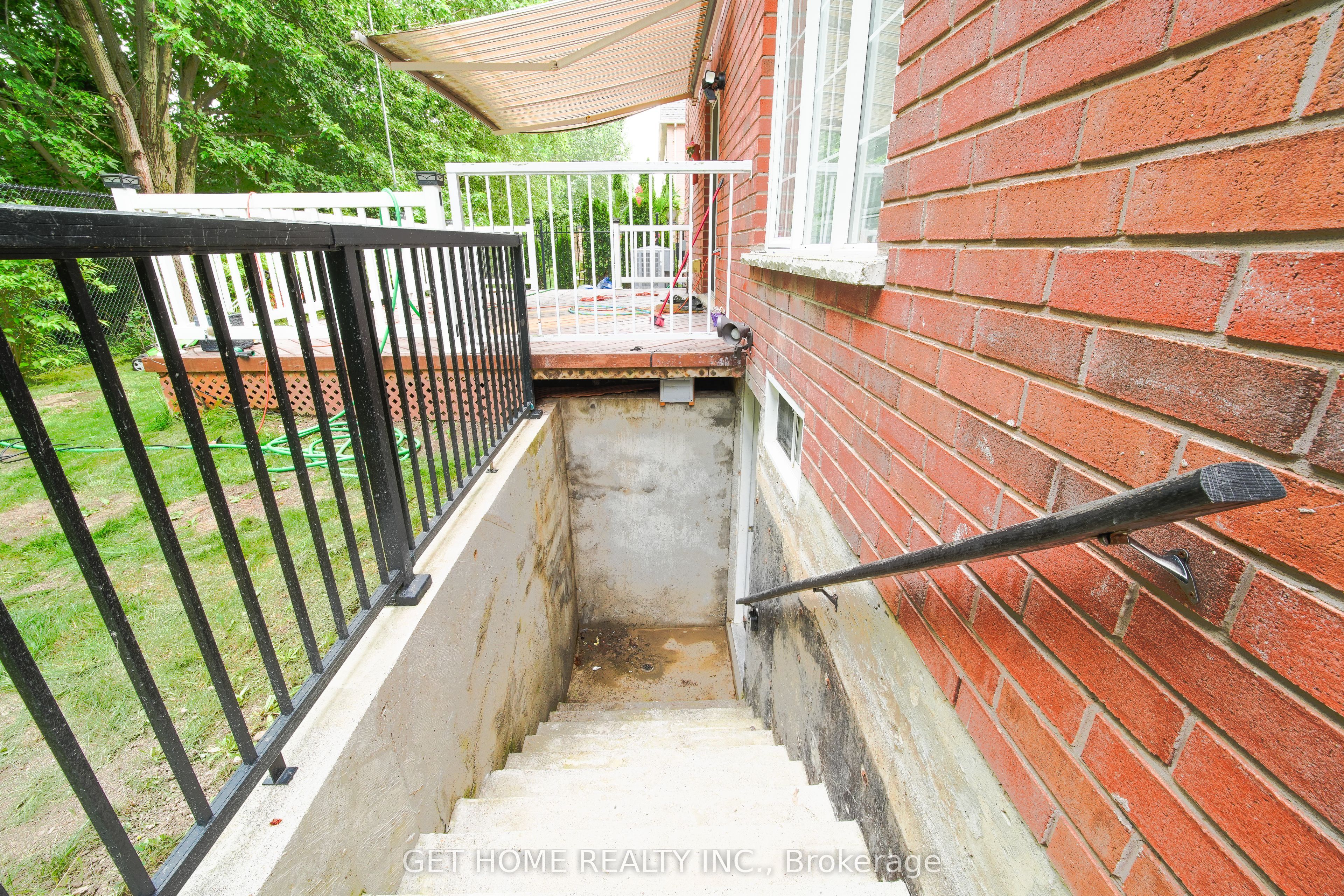18 Dewsbury Way #bsmt Property Photo 28