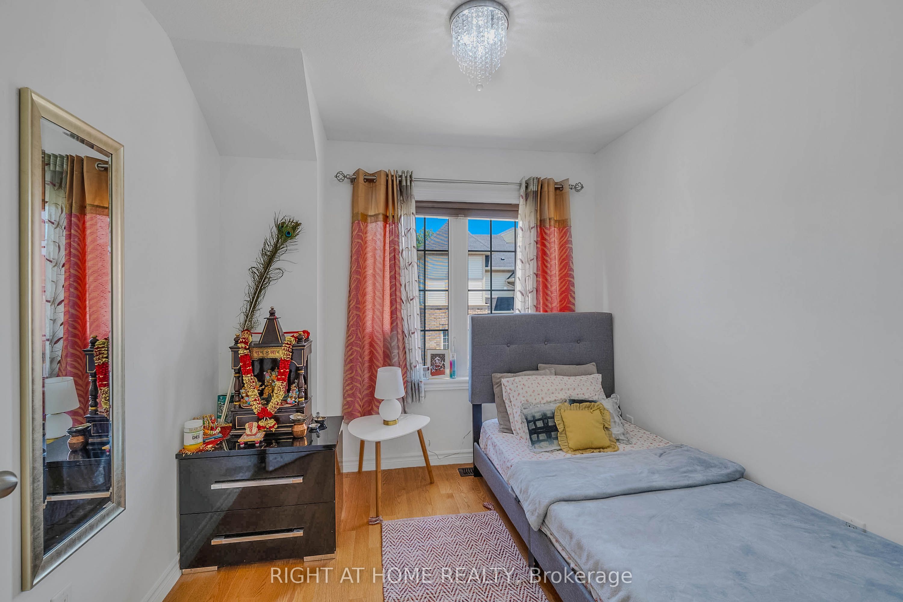 8 Kenridge Terrace Property Photo 32