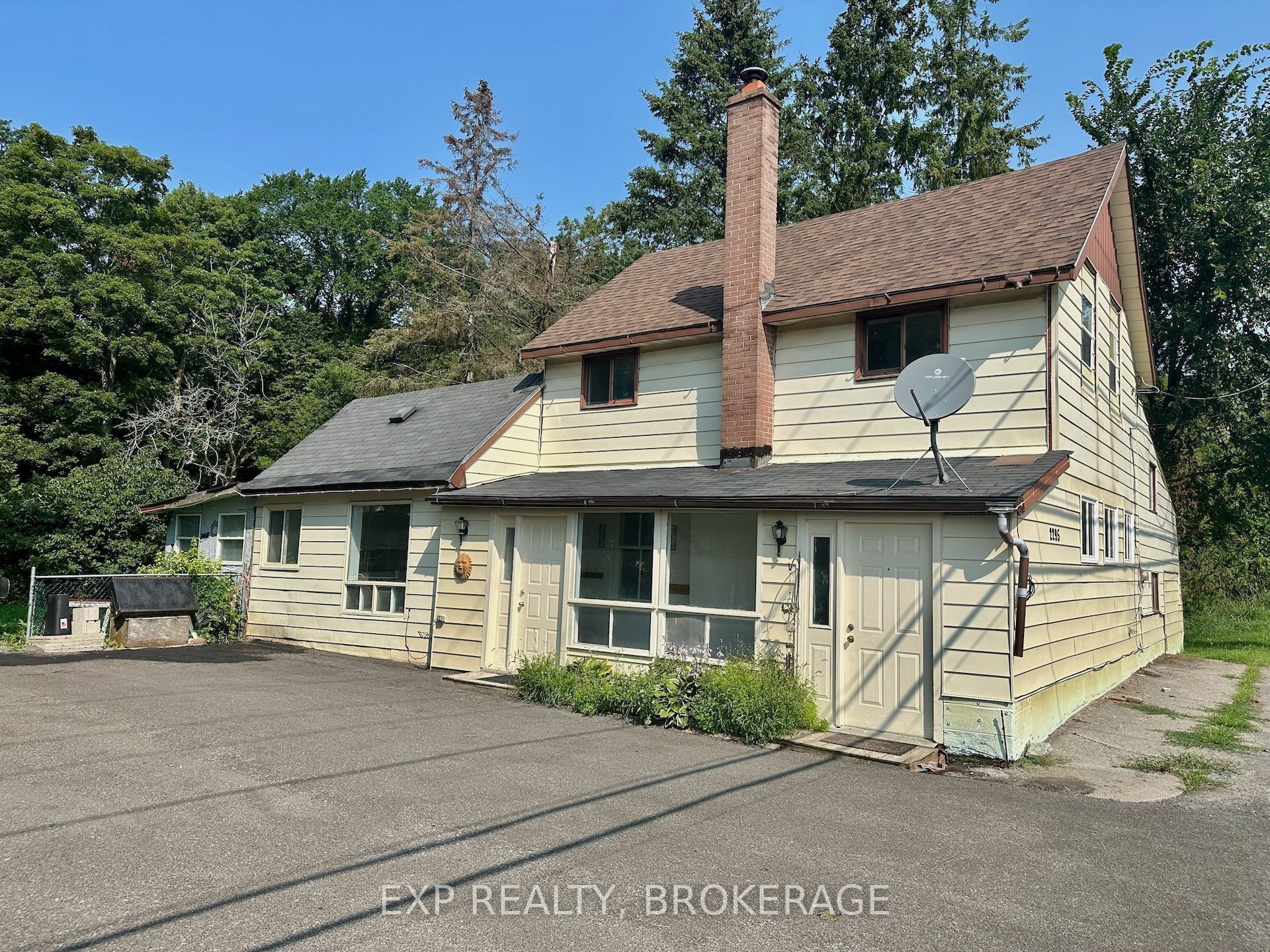 2295 Sydenham Road Property Photo 1
