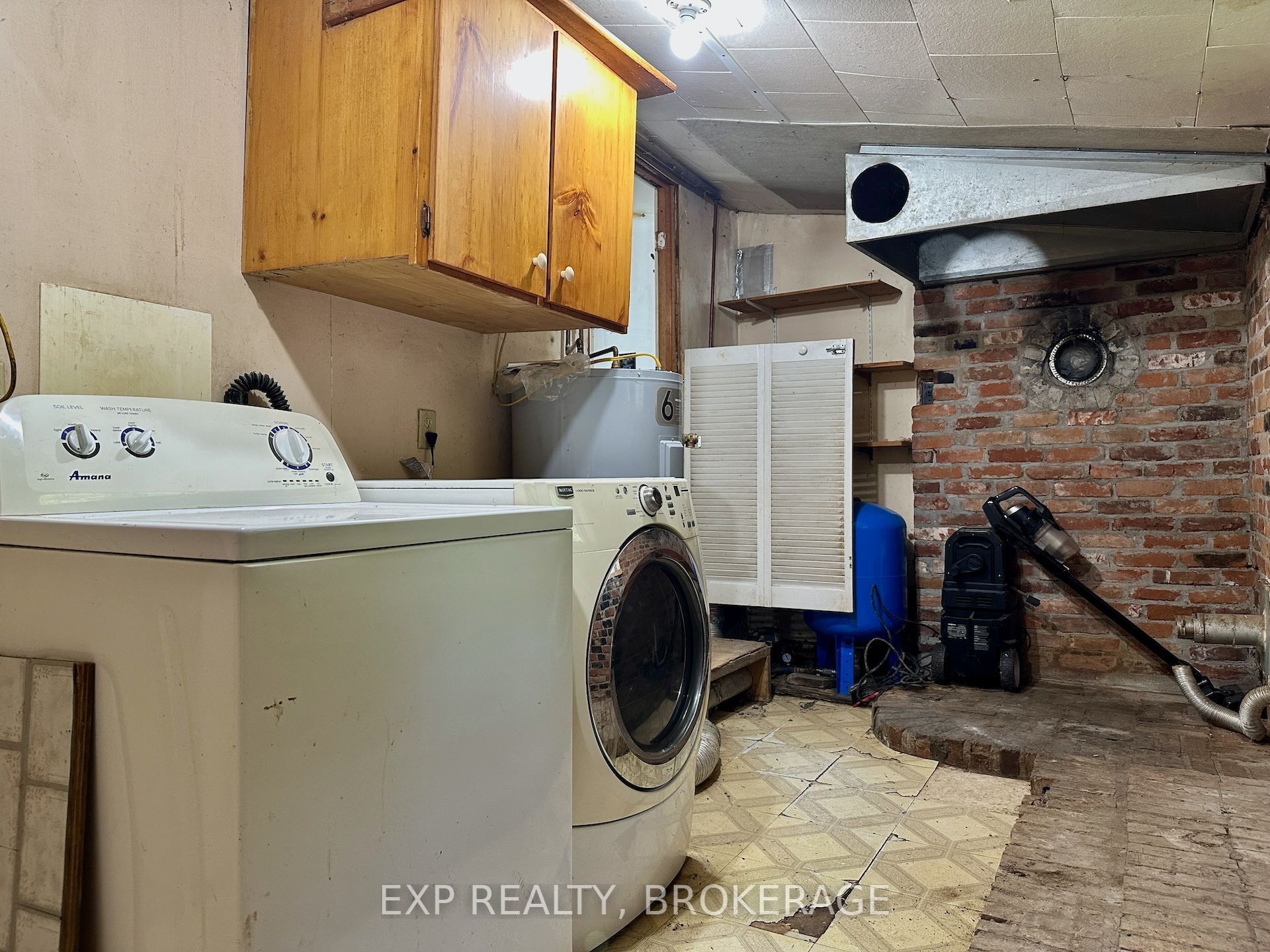 2295 Sydenham Road Property Photo 8