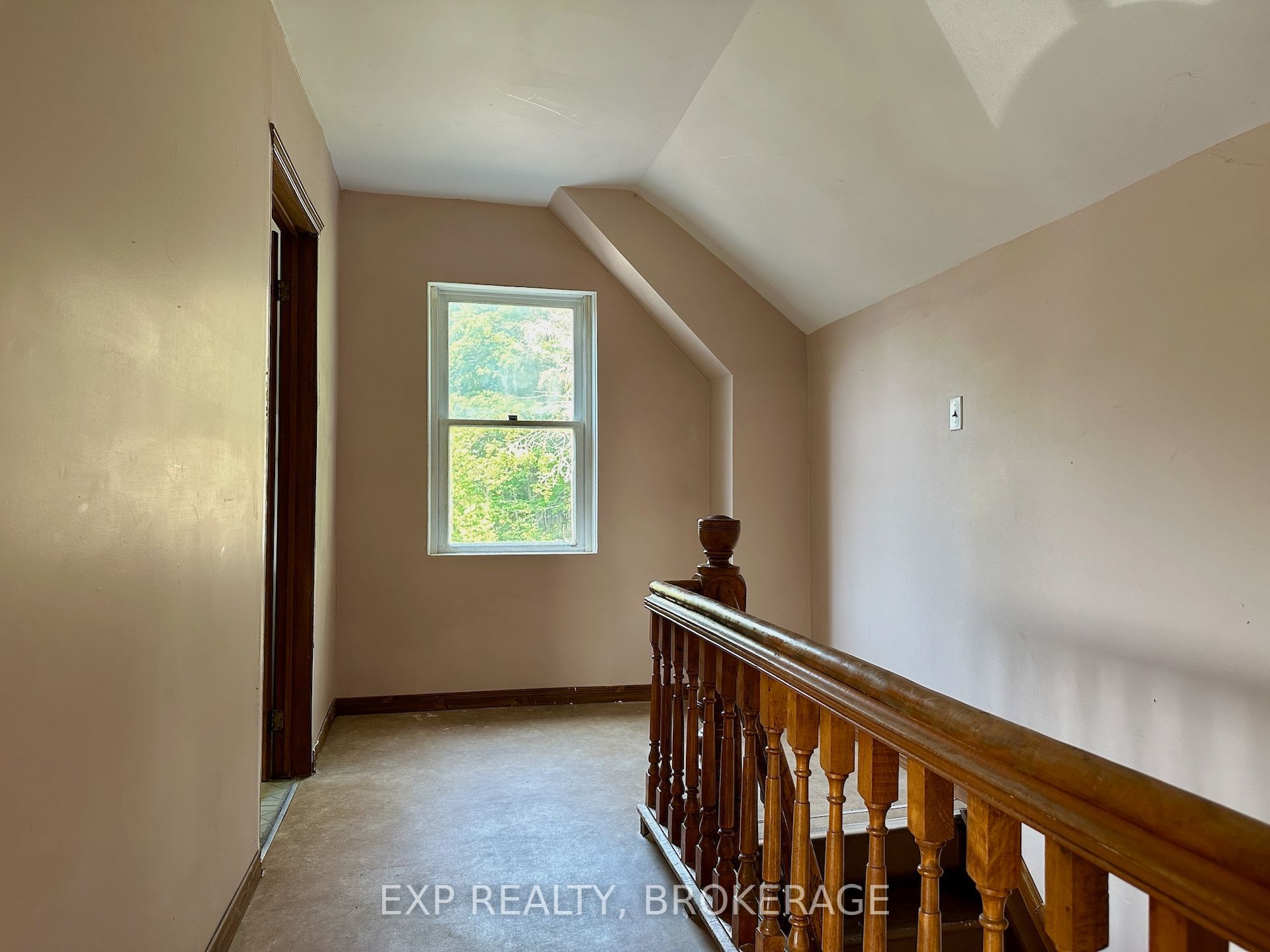 2295 Sydenham Road Property Photo 11