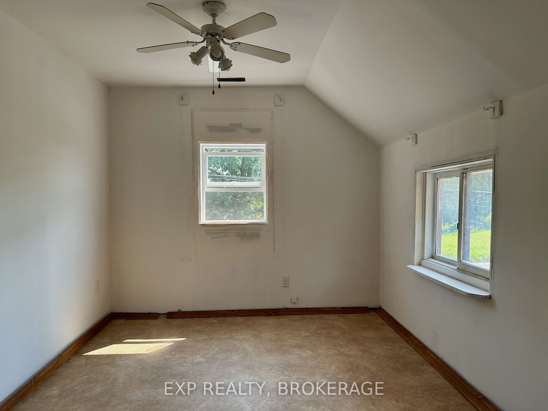2295 Sydenham Road Property Photo 13