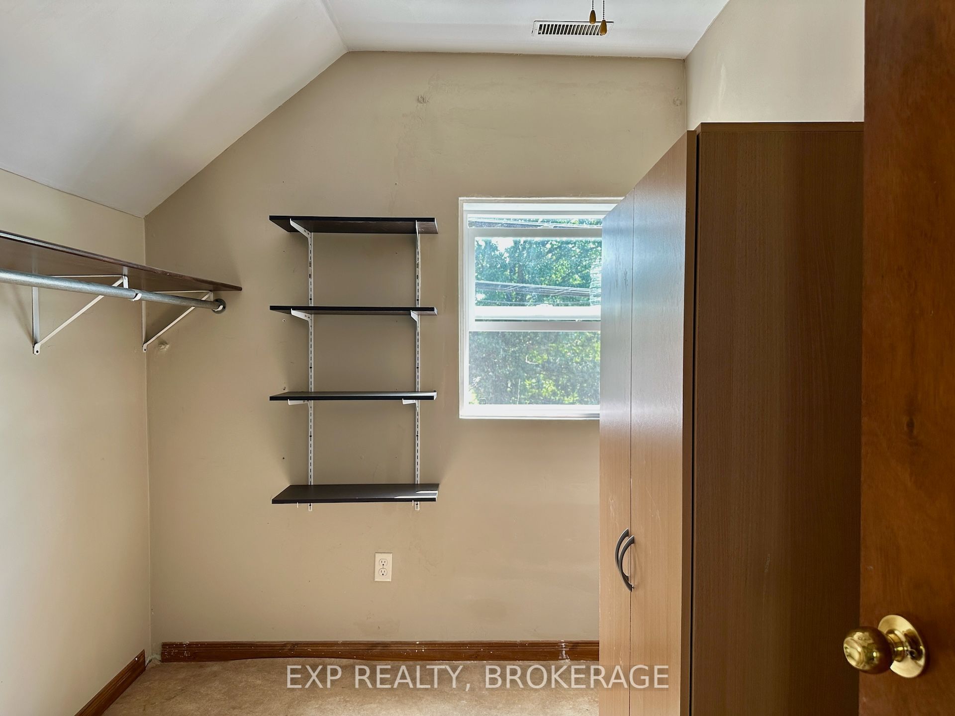 2295 Sydenham Road Property Photo 14