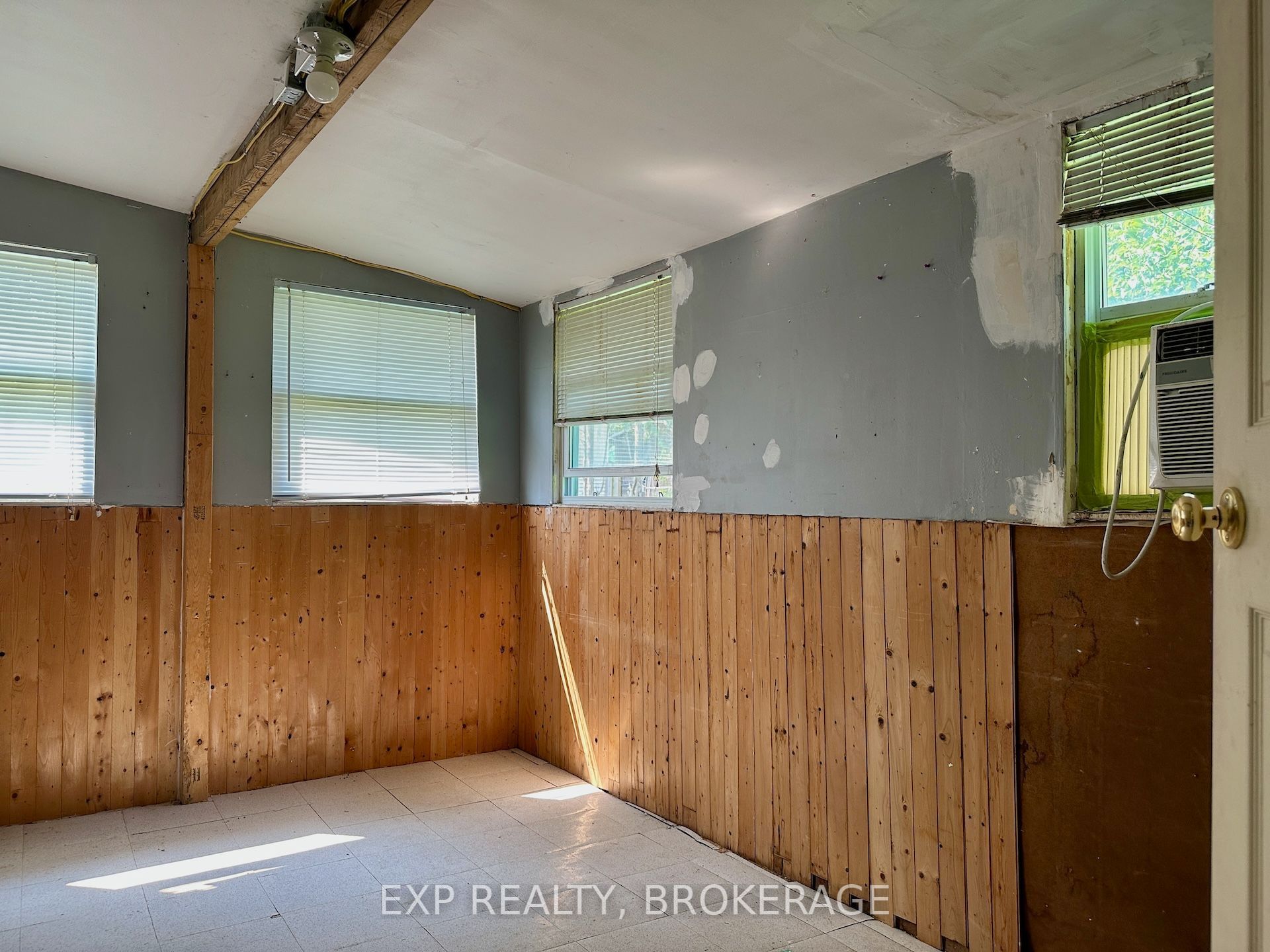 2295 Sydenham Road Property Photo 19