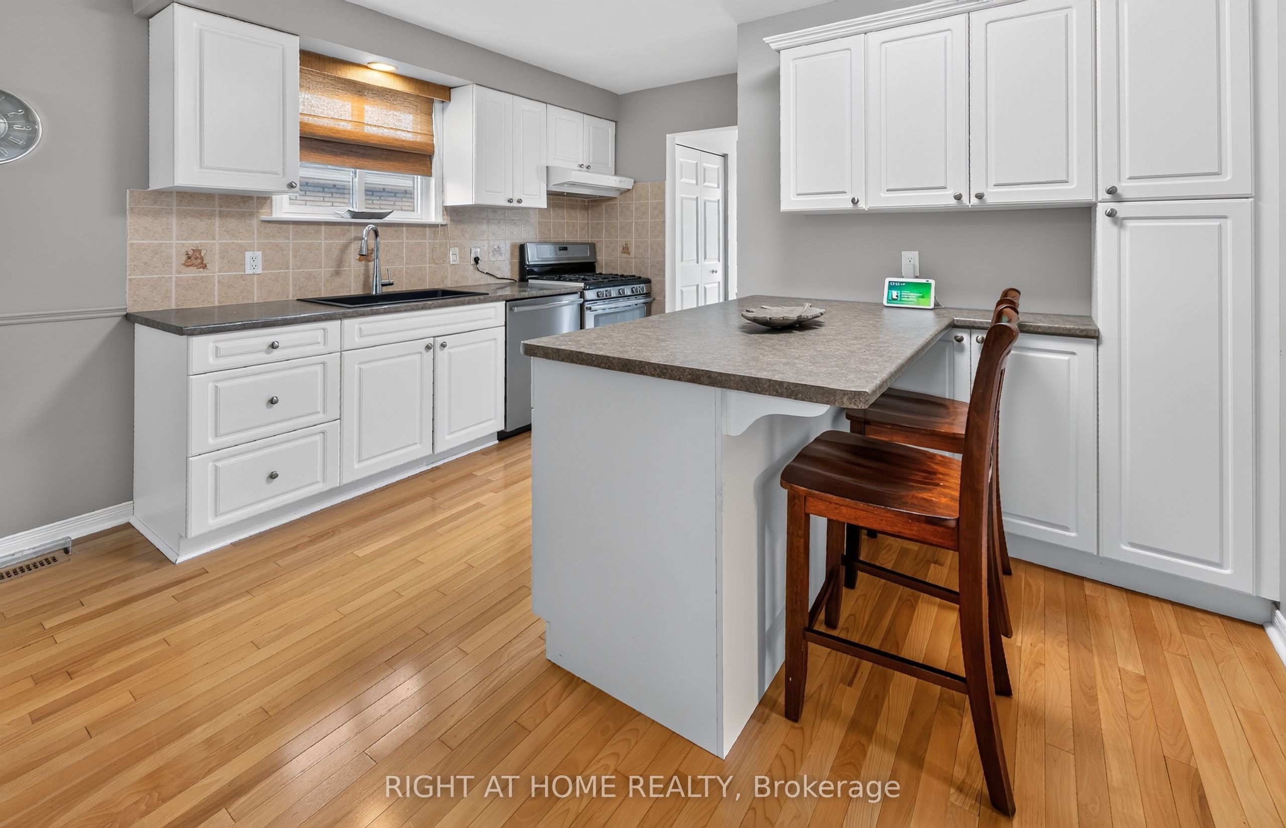 27 Dyer Street Property Photo 6
