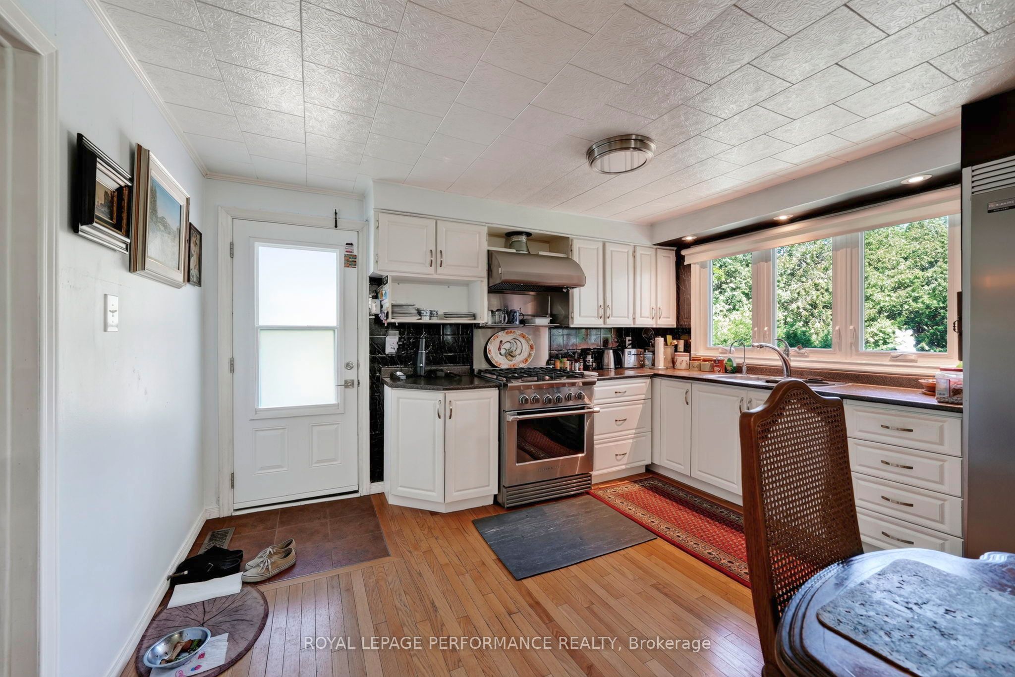 22197 Parkhill Circle Property Photo 5