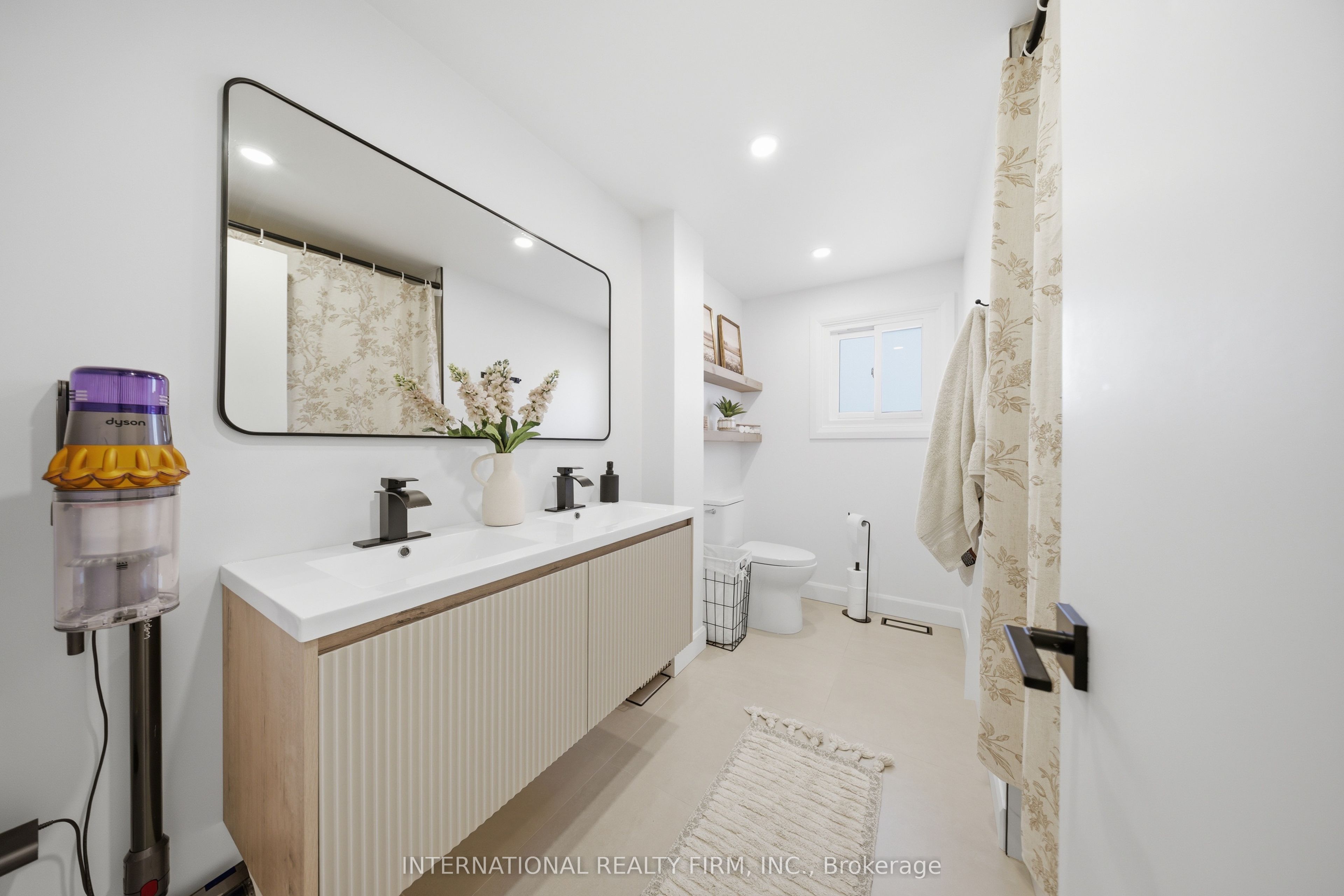 28 Debby Crescent Property Photo 17