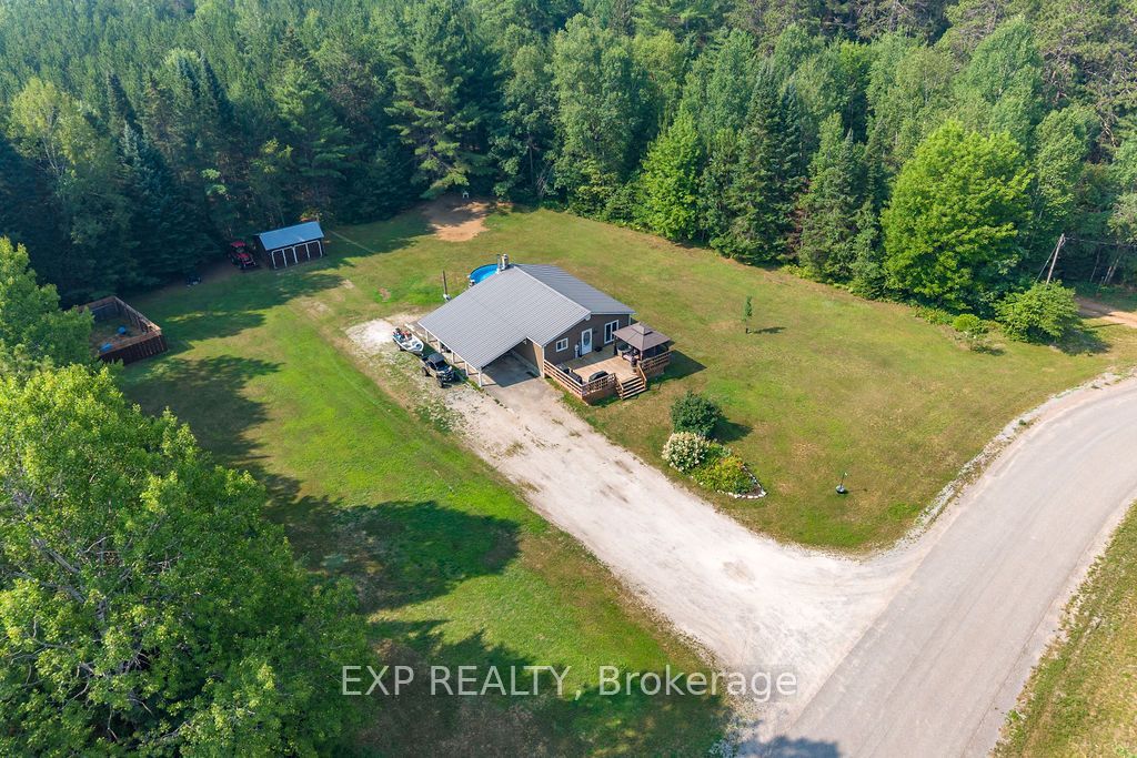 557 Pine Street Property Photo 3