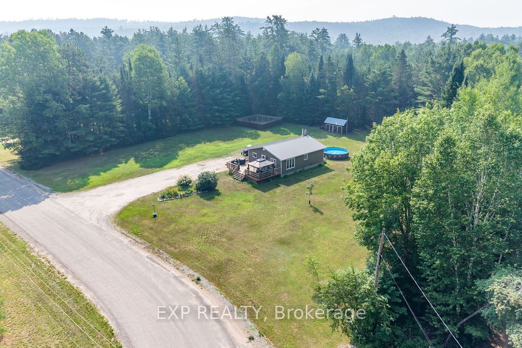 557 Pine Street Property Photo 4