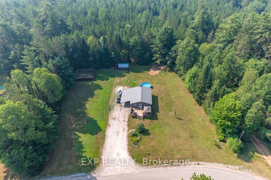 557 Pine Street Property Photo 5