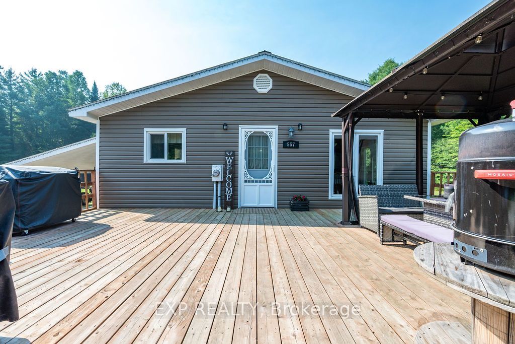 557 Pine Street Property Photo 17