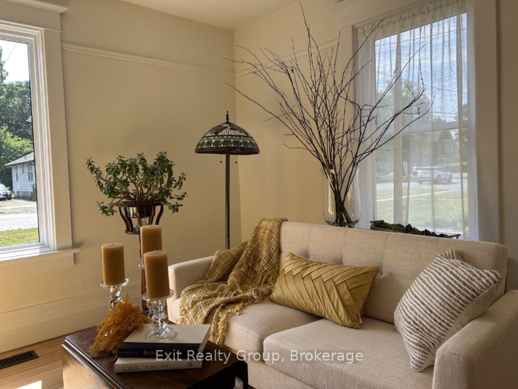 90 Byron Street Property Photo 6