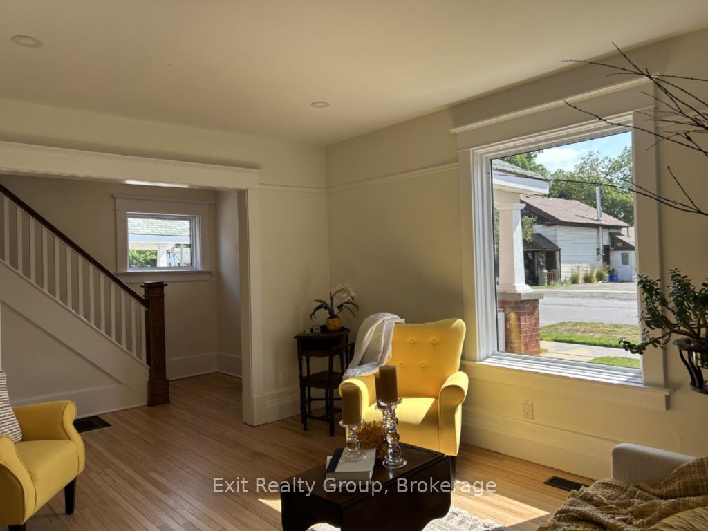 90 Byron Street Property Photo 7