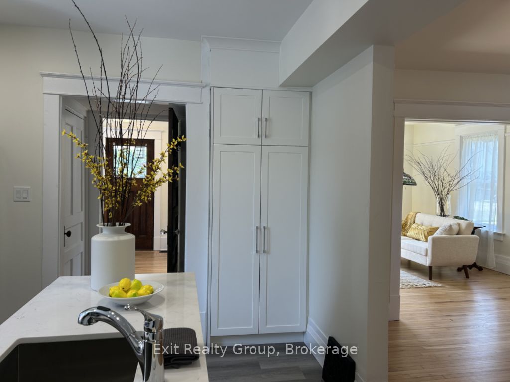 90 Byron Street Property Photo 15
