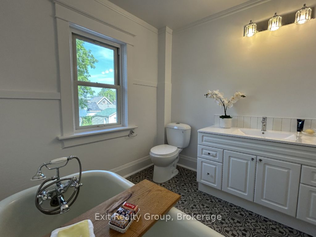 90 Byron Street Property Photo 19