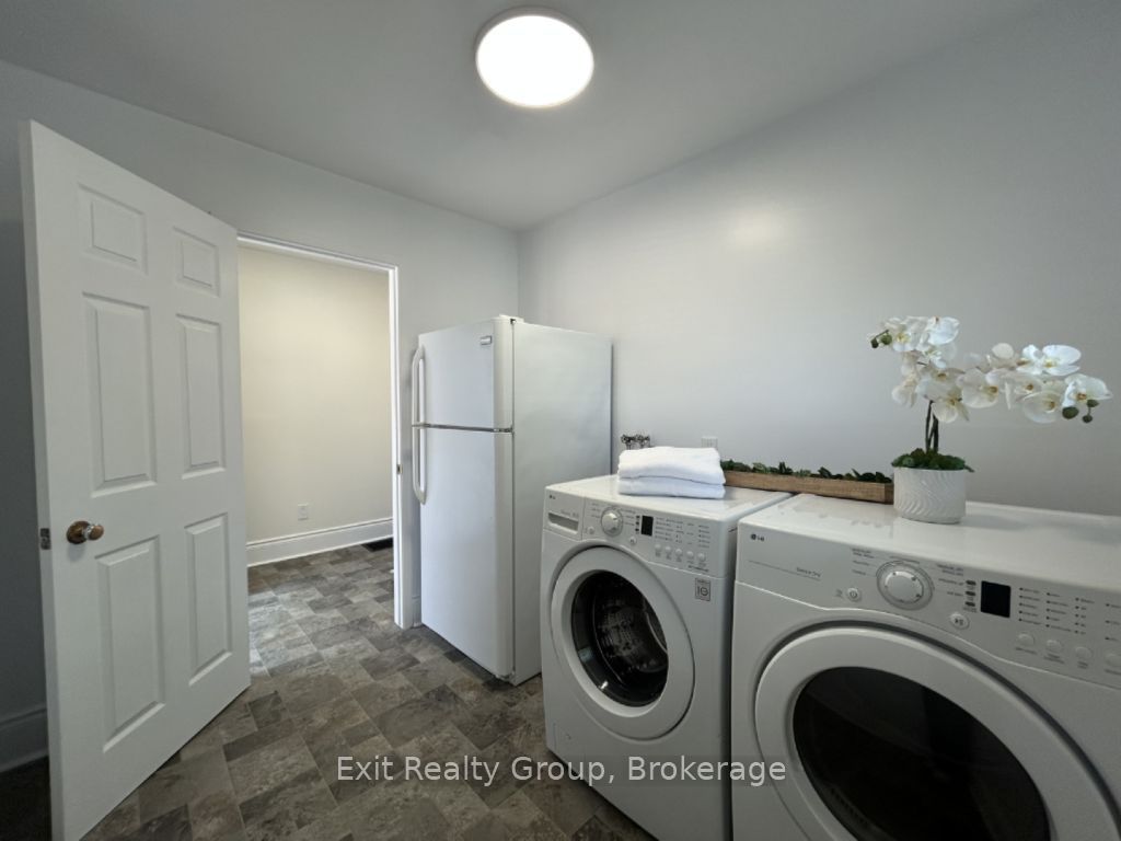 90 Byron Street Property Photo 31