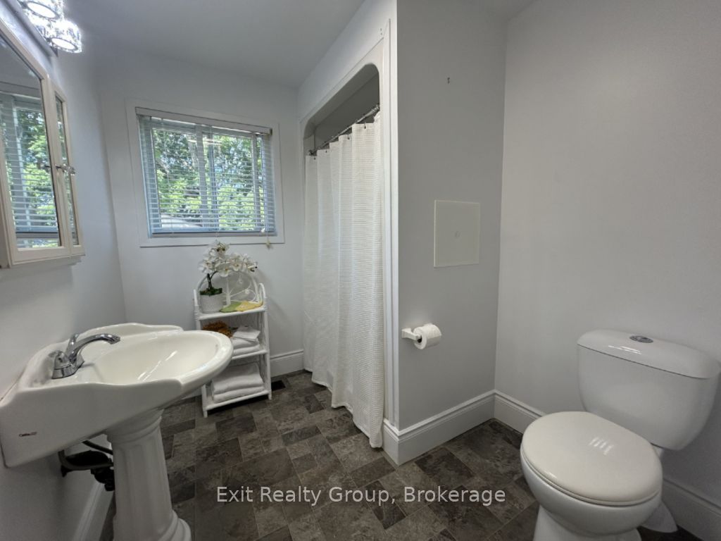 90 Byron Street Property Photo 33