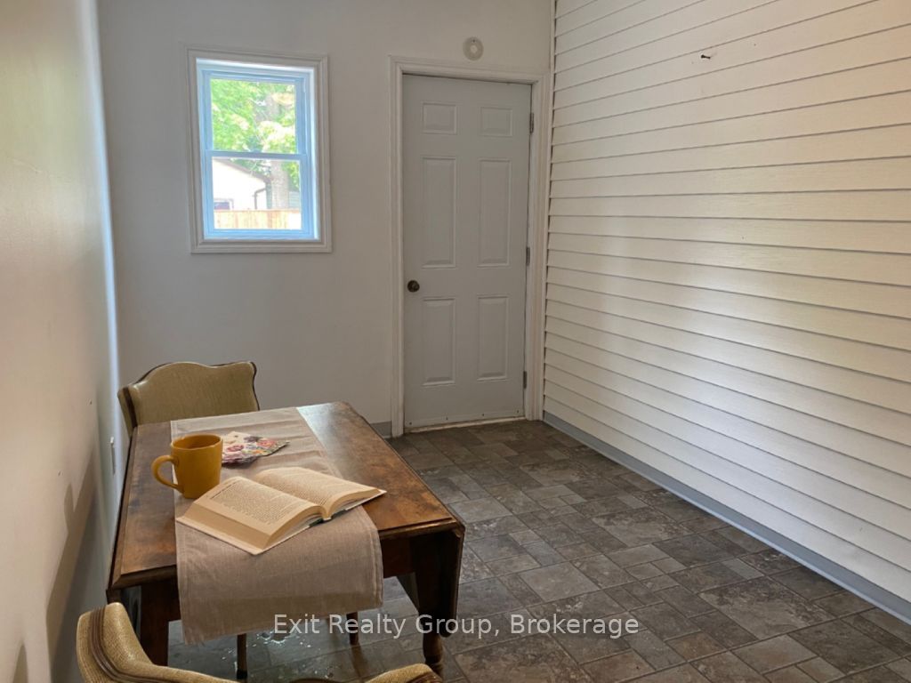 90 Byron Street Property Photo 35
