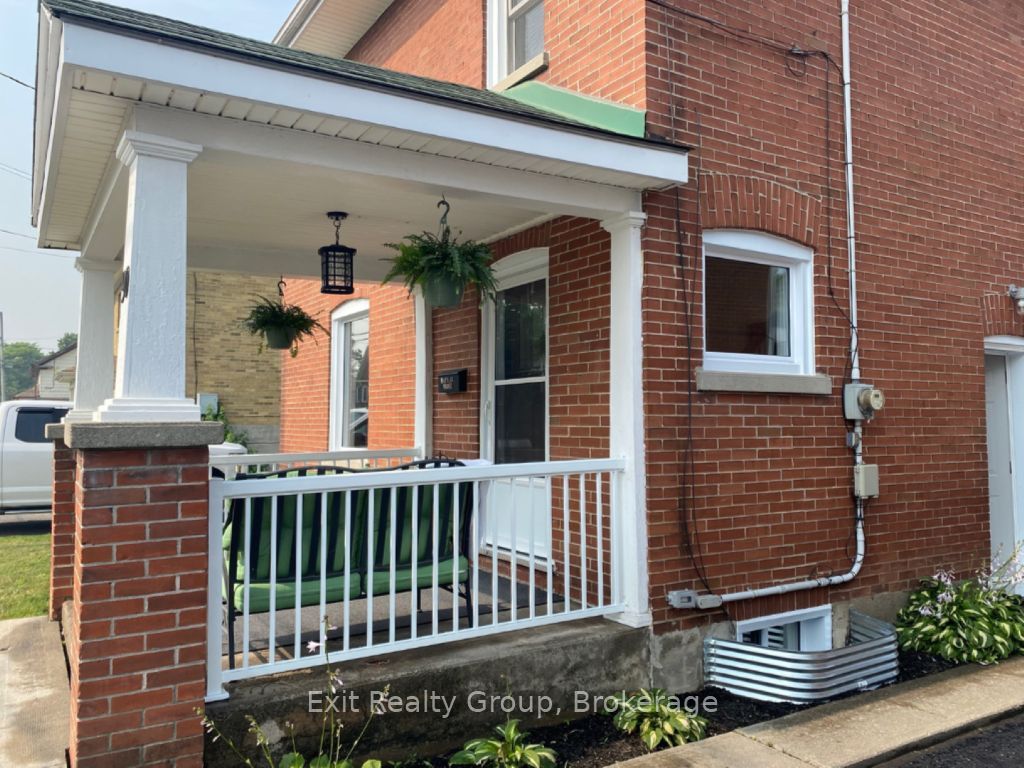 90 Byron Street Property Photo 42