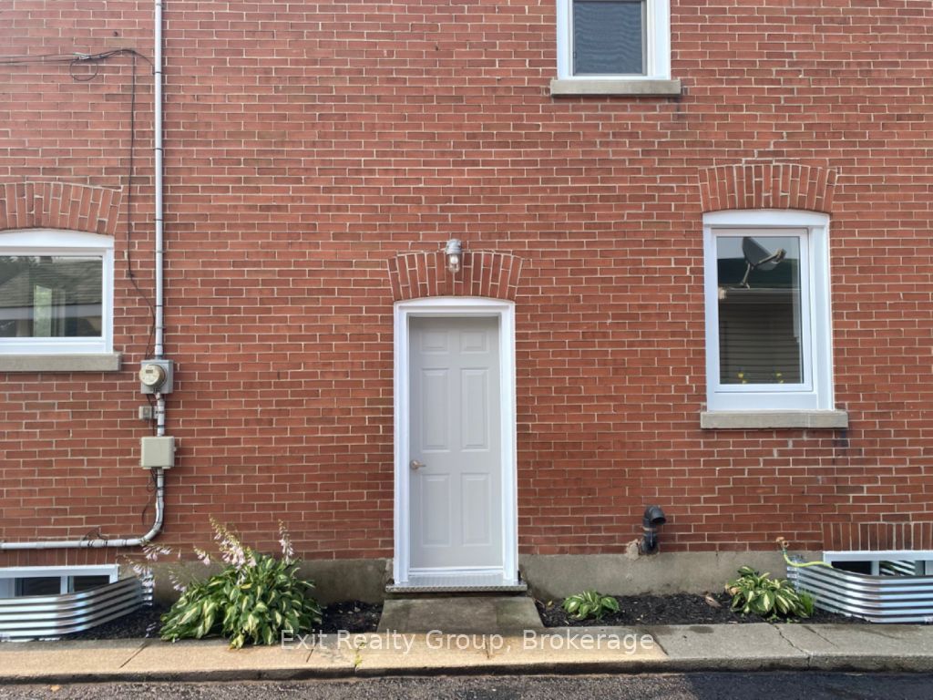 90 Byron Street Property Photo 43