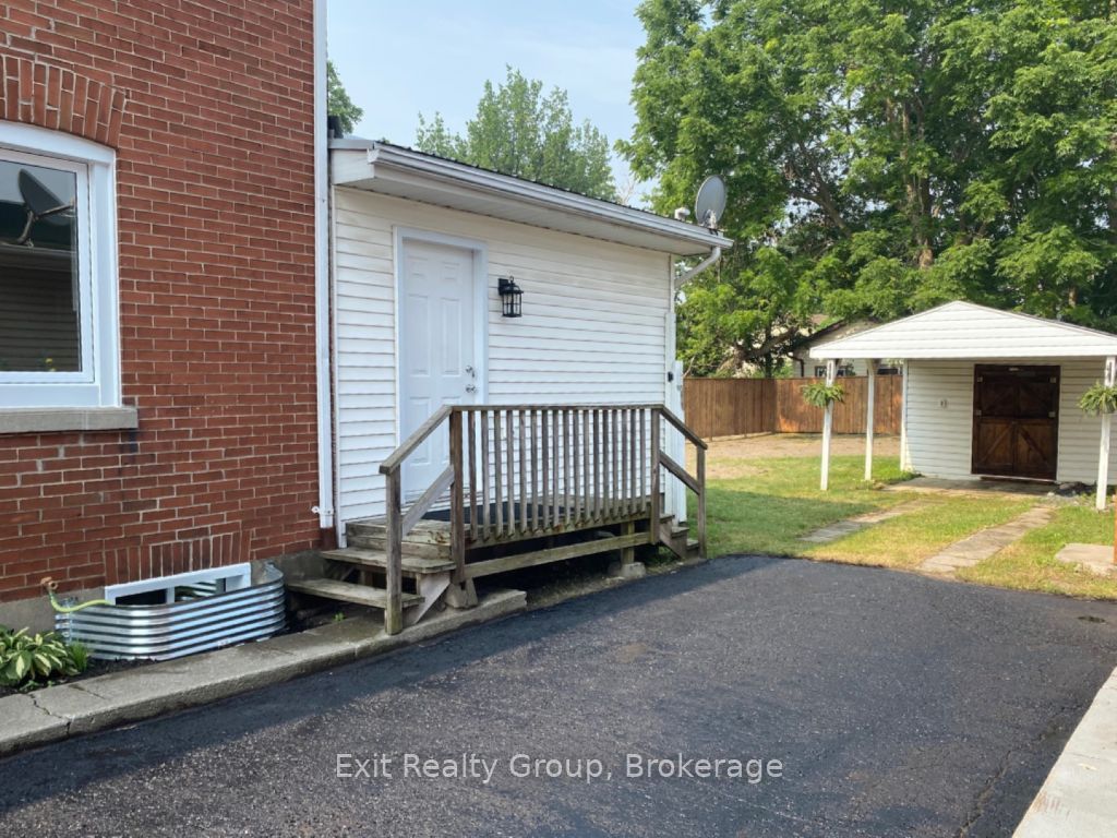 90 Byron Street Property Photo 44