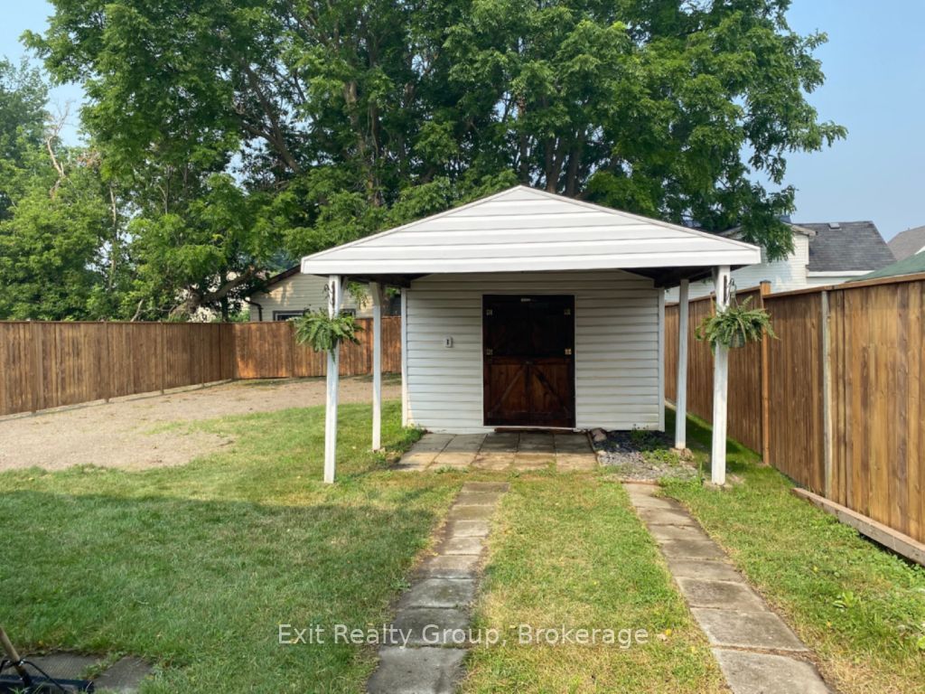 90 Byron Street Property Photo 46