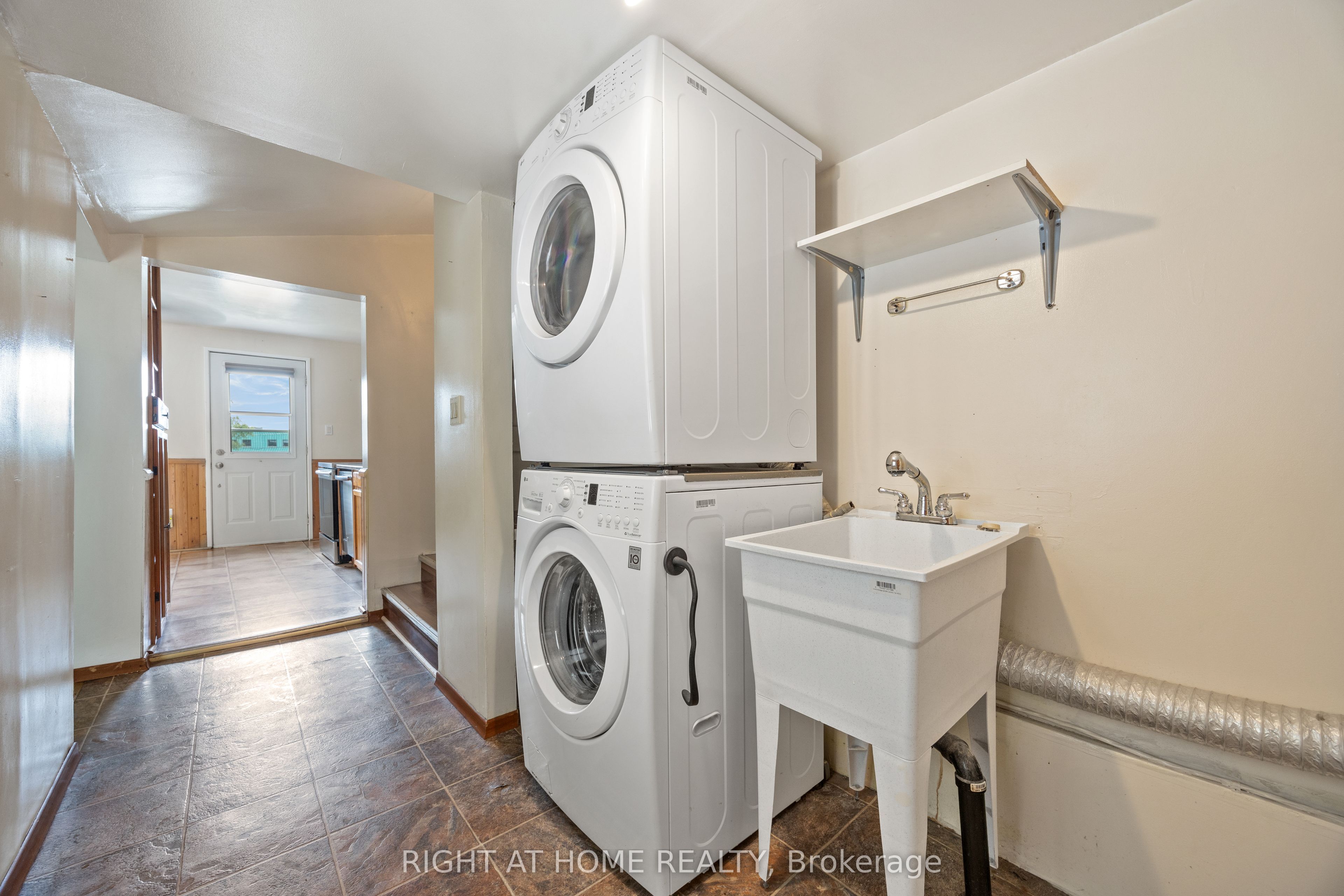 221 Samuelson Street Property Photo 2