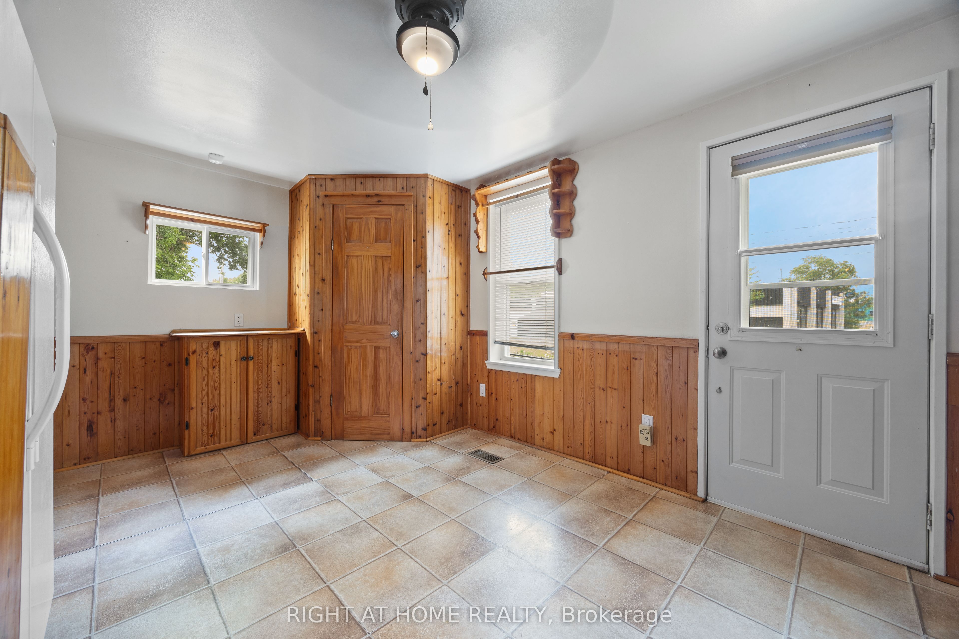 221 Samuelson Street Property Photo 4