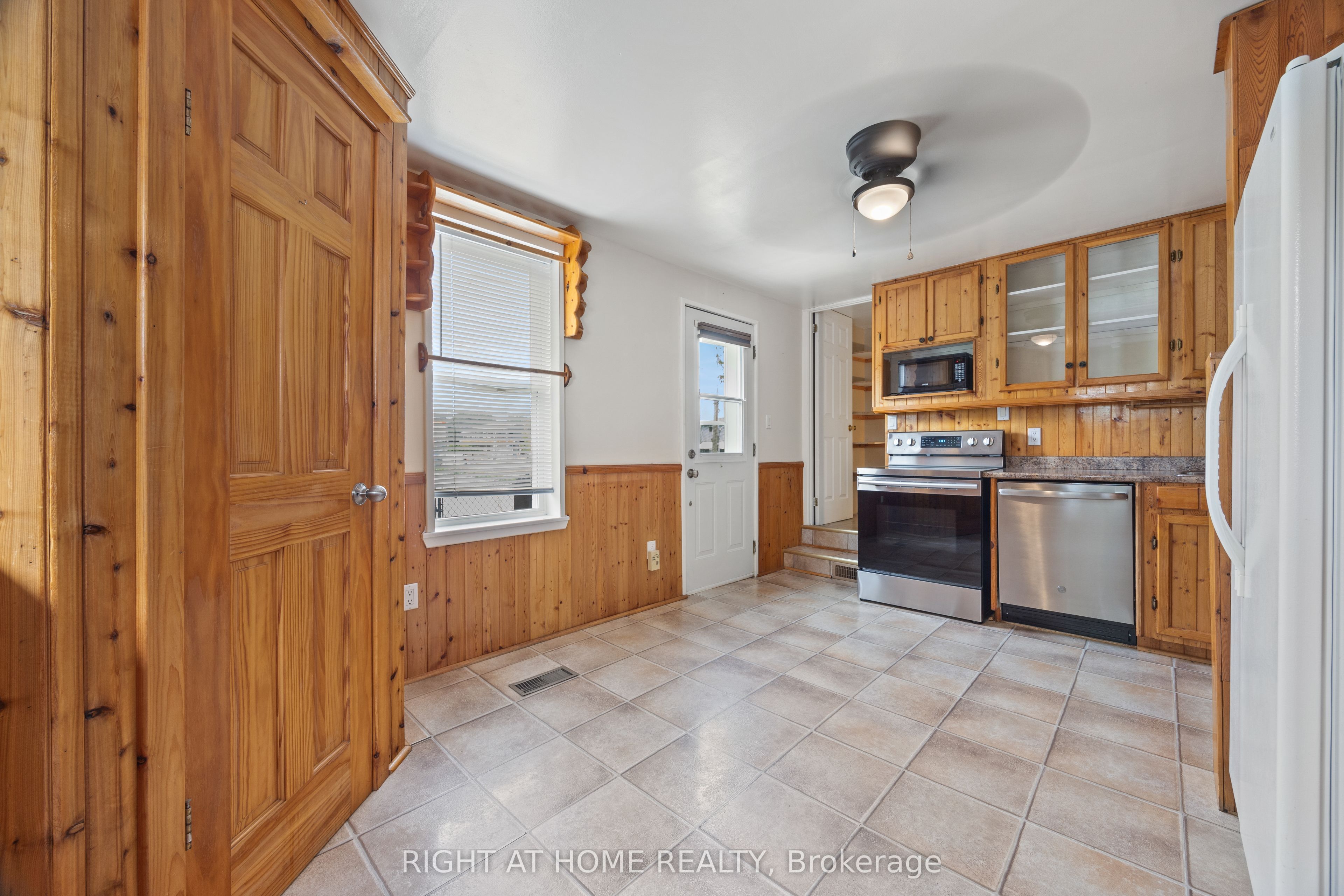221 Samuelson Street Property Photo 5