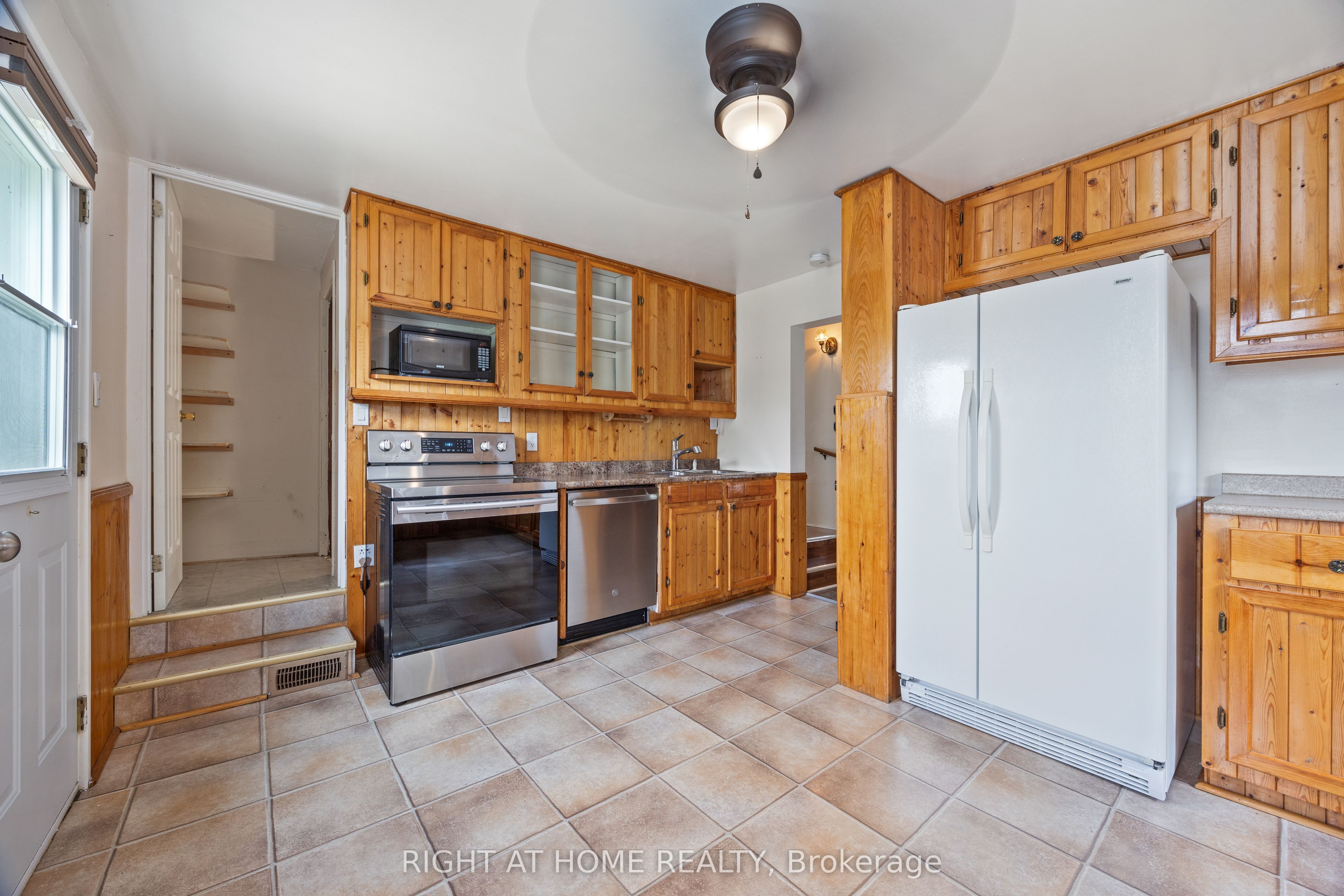 221 Samuelson Street Property Photo 6