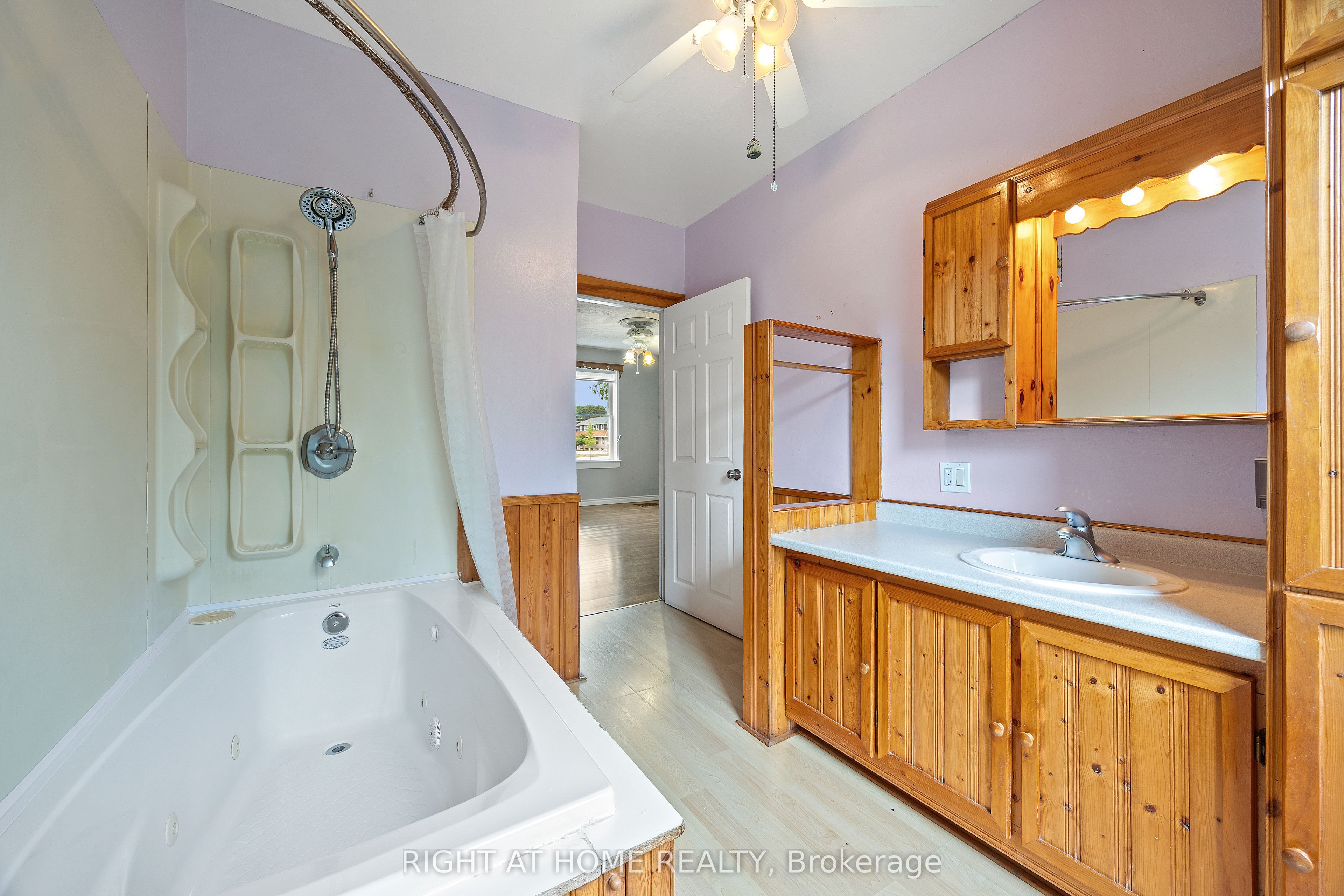 221 Samuelson Street Property Photo 9