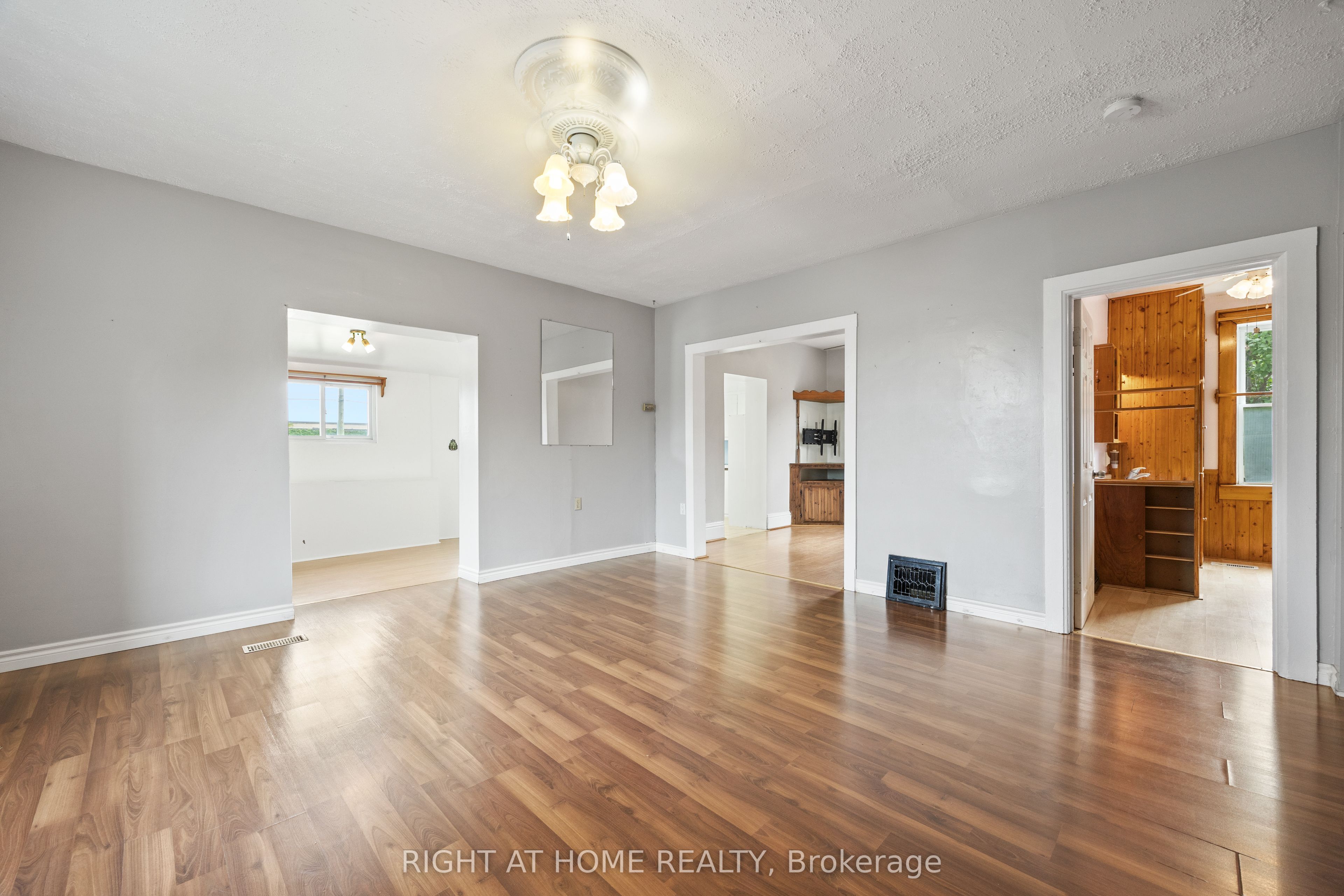 221 Samuelson Street Property Photo 10