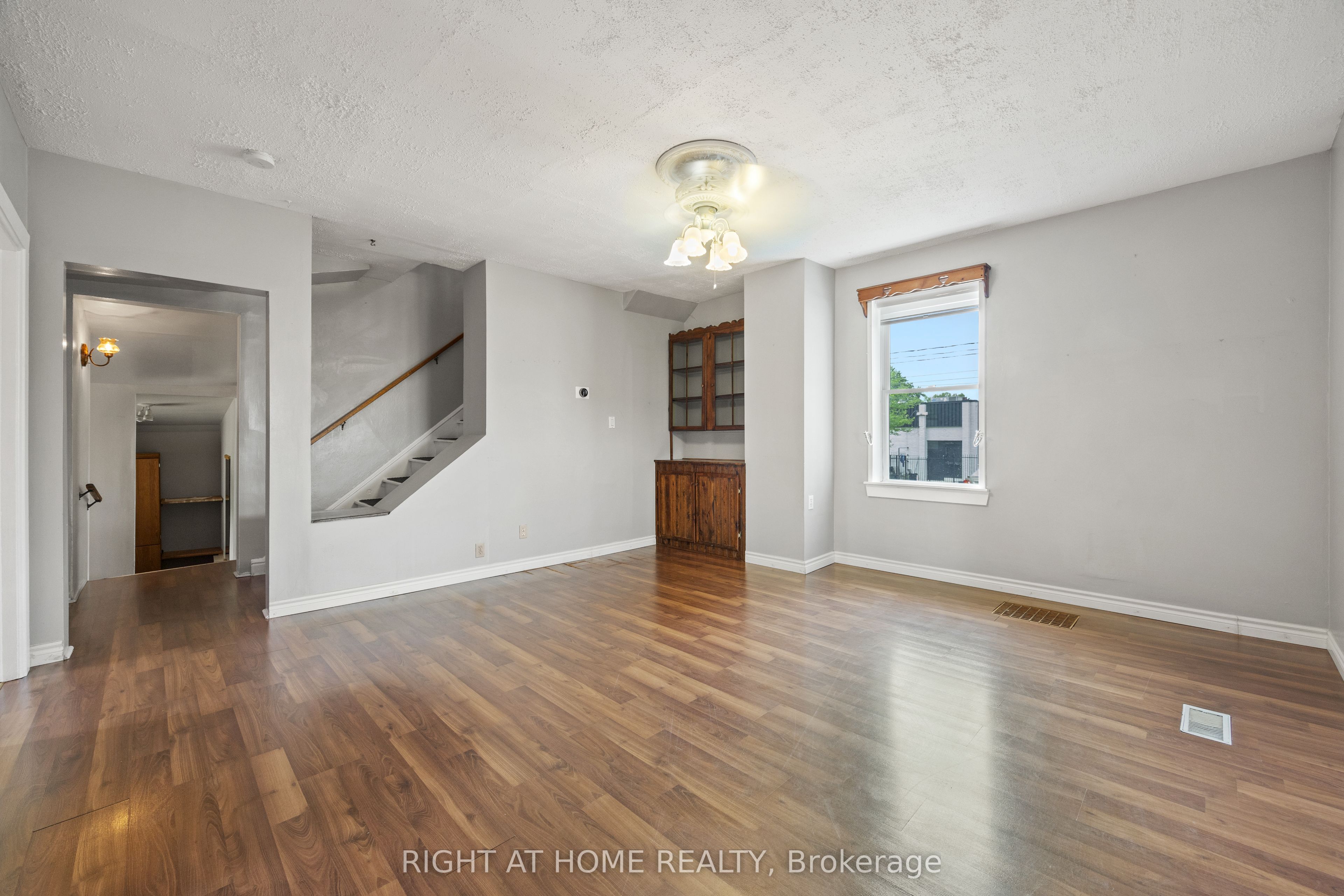 221 Samuelson Street Property Photo 12