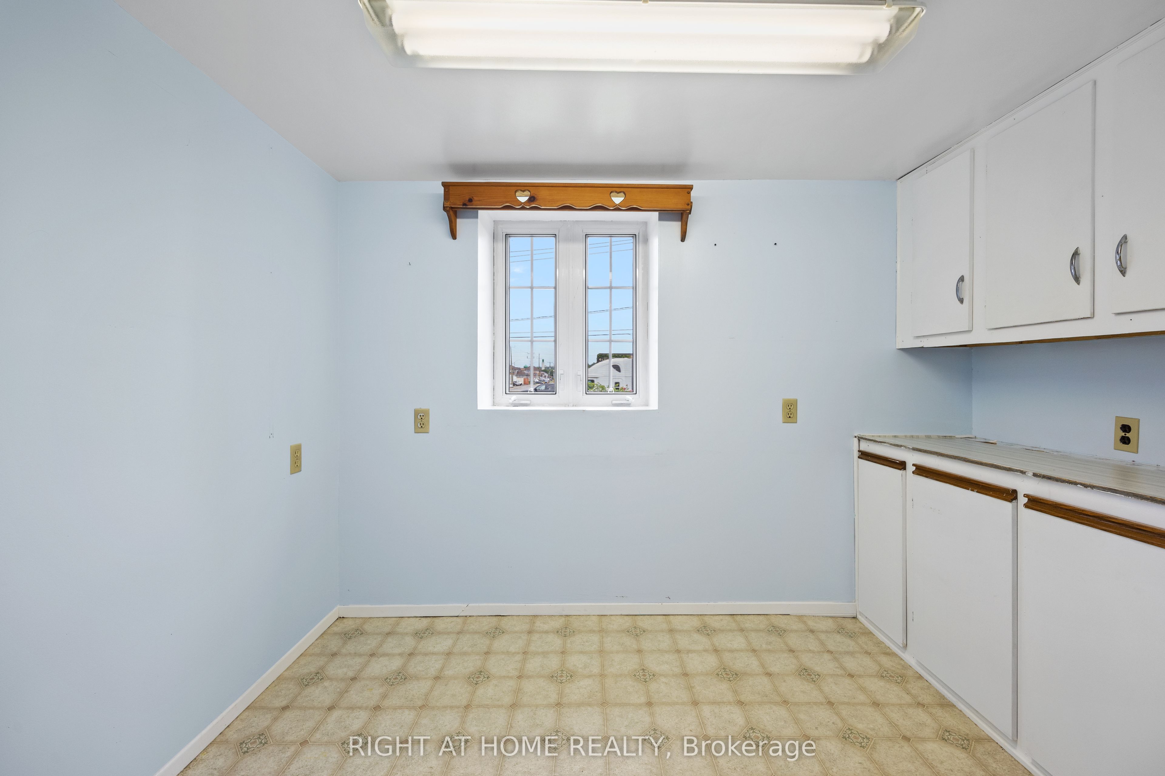 221 Samuelson Street Property Photo 15