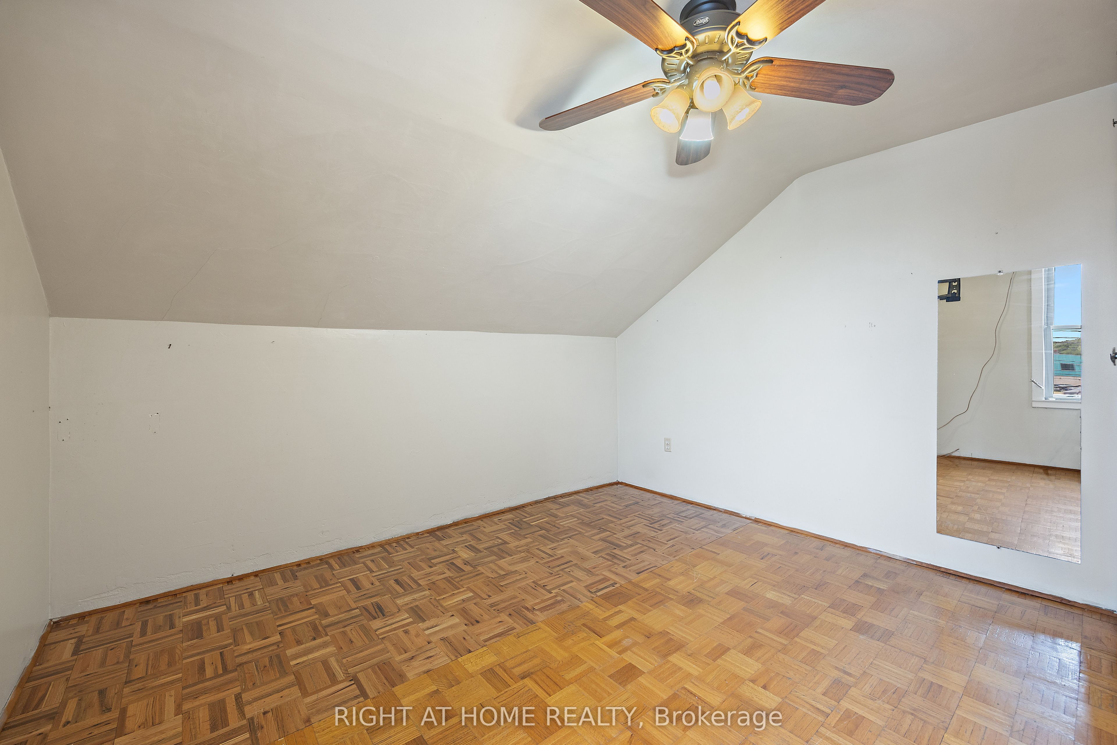 221 Samuelson Street Property Photo 19