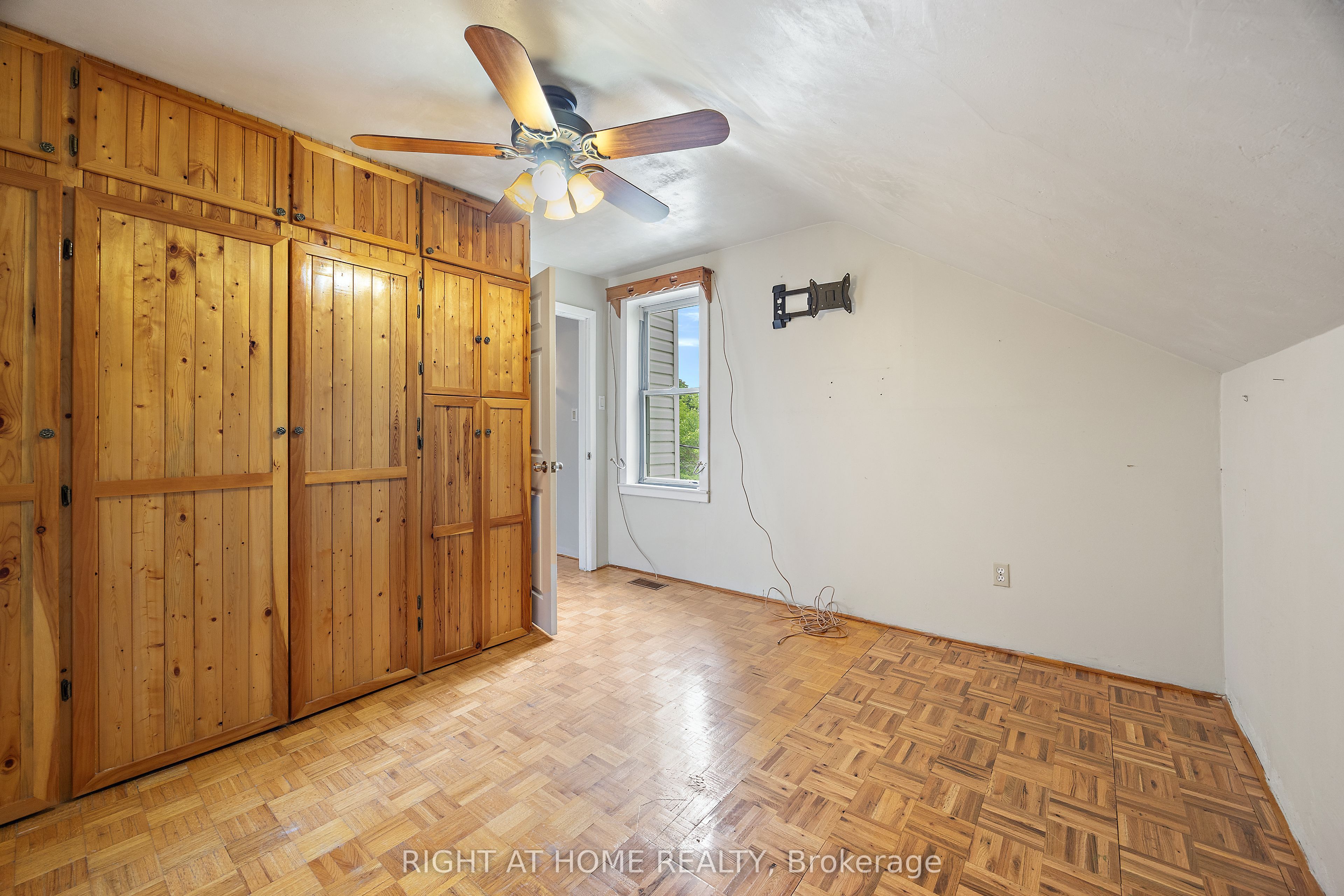 221 Samuelson Street Property Photo 20
