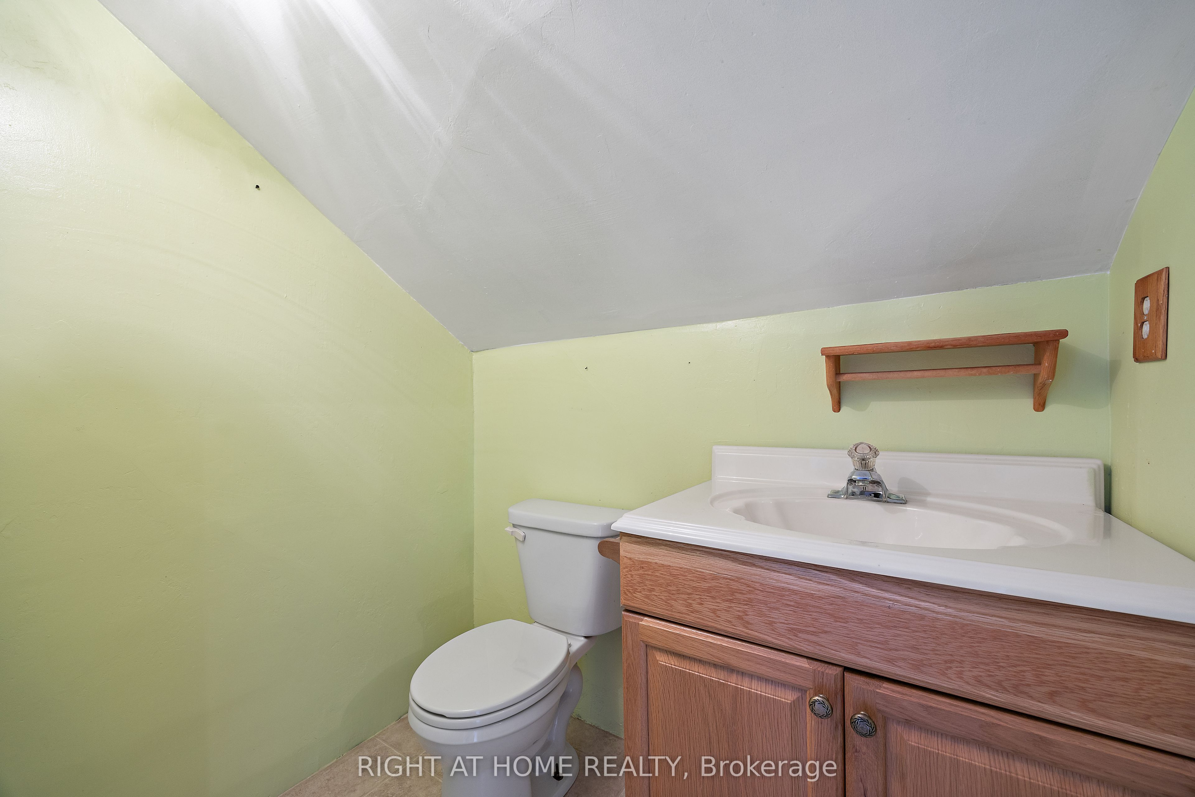 221 Samuelson Street Property Photo 22