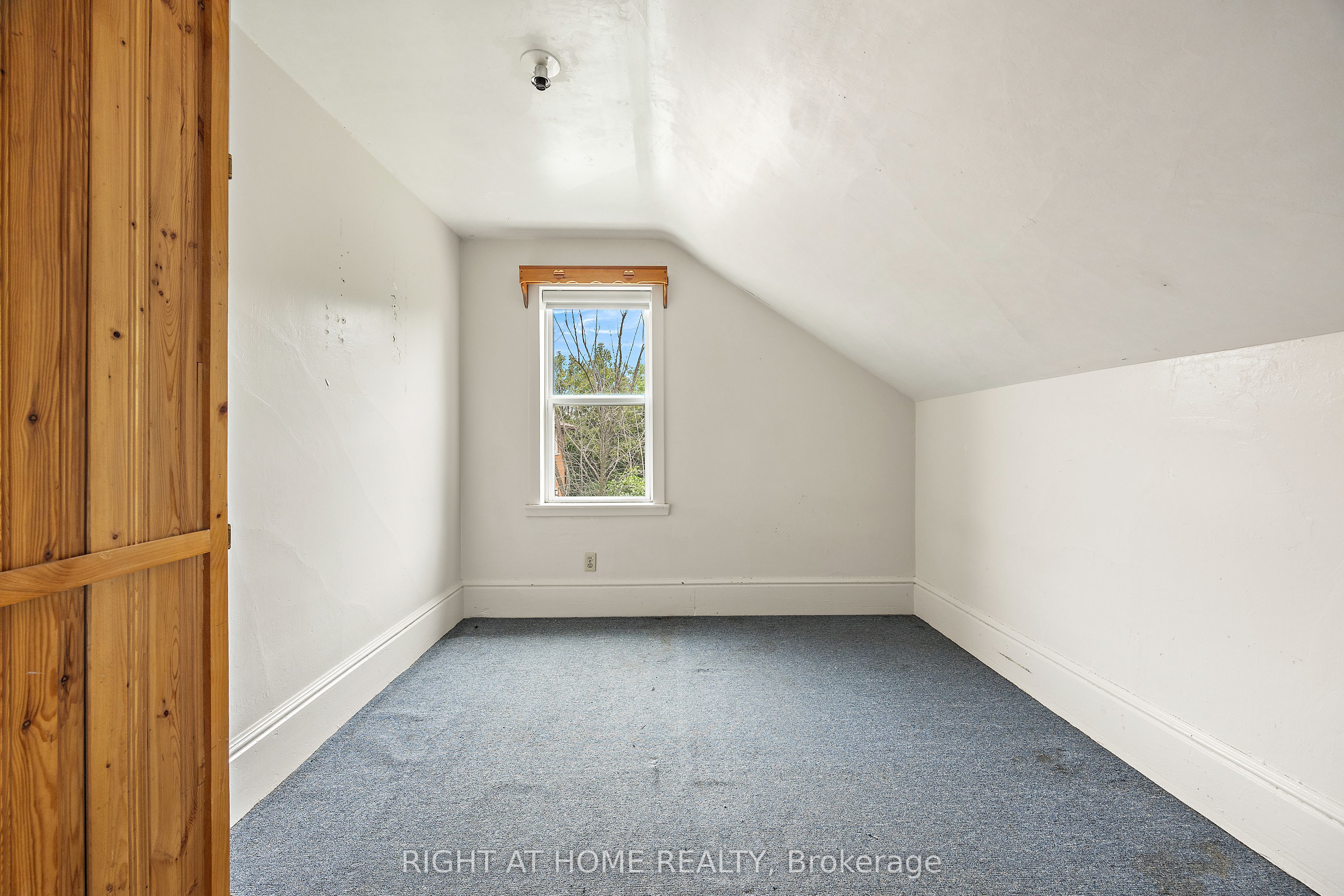 221 Samuelson Street Property Photo 23