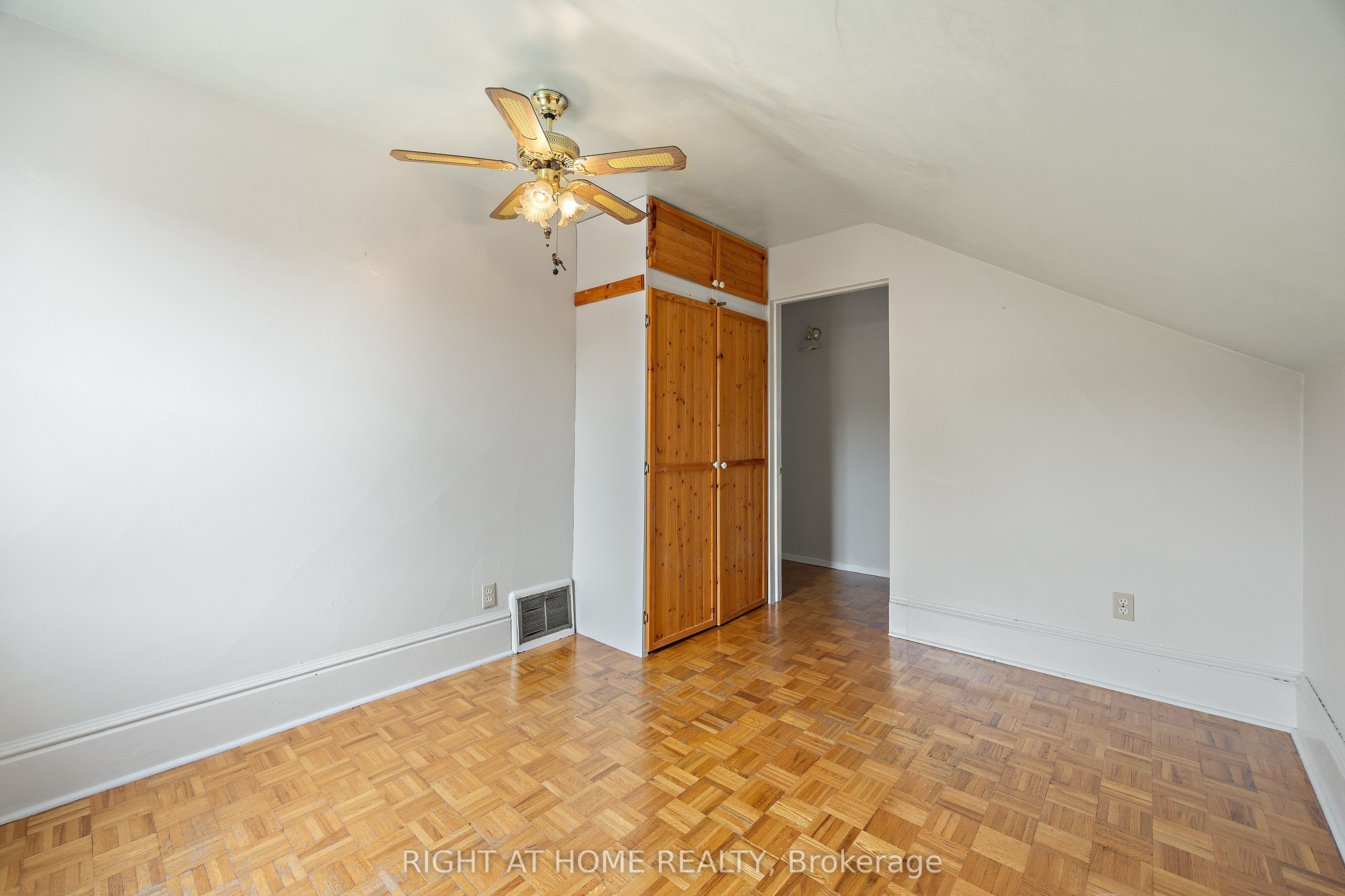 221 Samuelson Street Property Photo 26