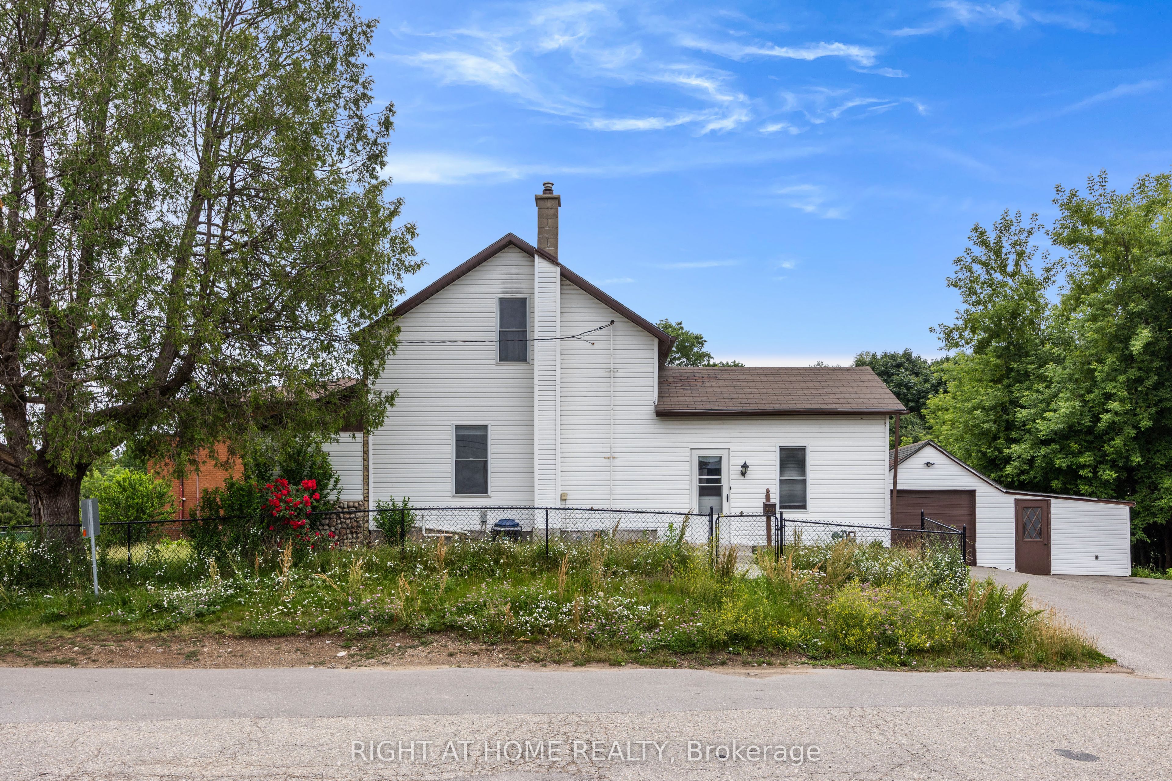 221 Samuelson Street Property Photo 29