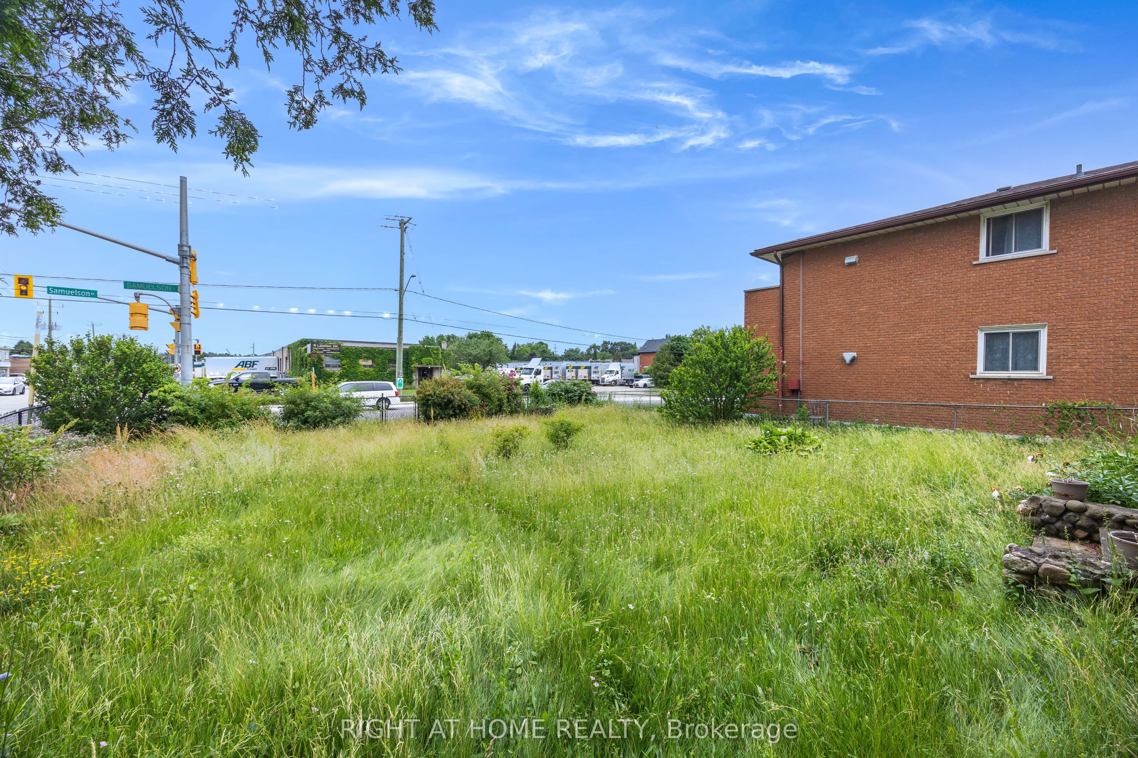 221 Samuelson Street Property Photo 32