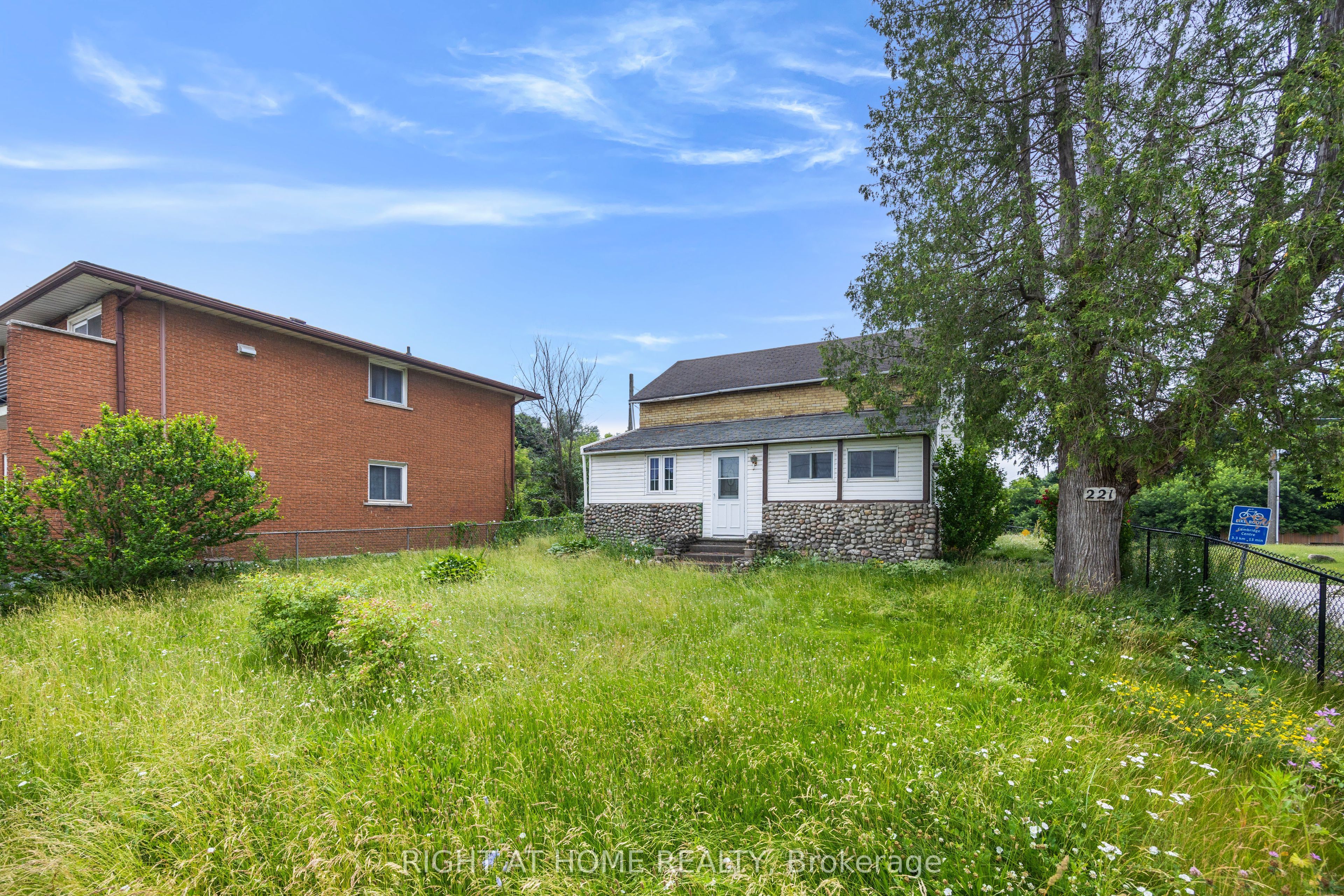 221 Samuelson Street Property Photo 33