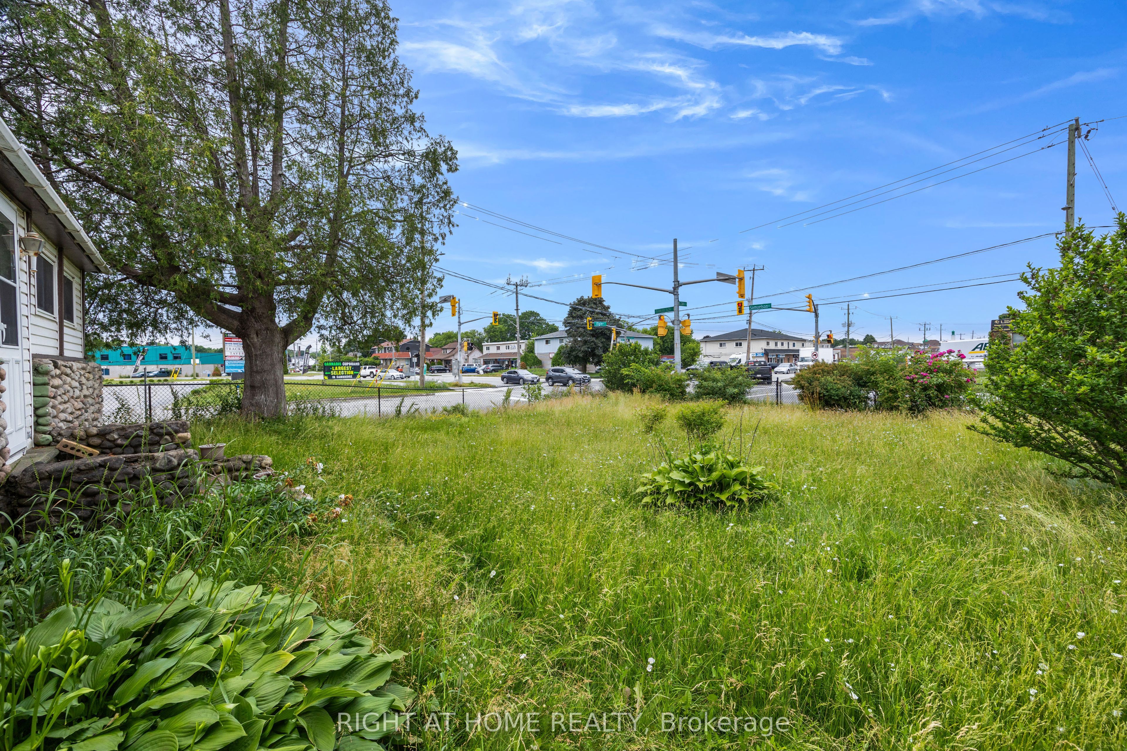 221 Samuelson Street Property Photo 35