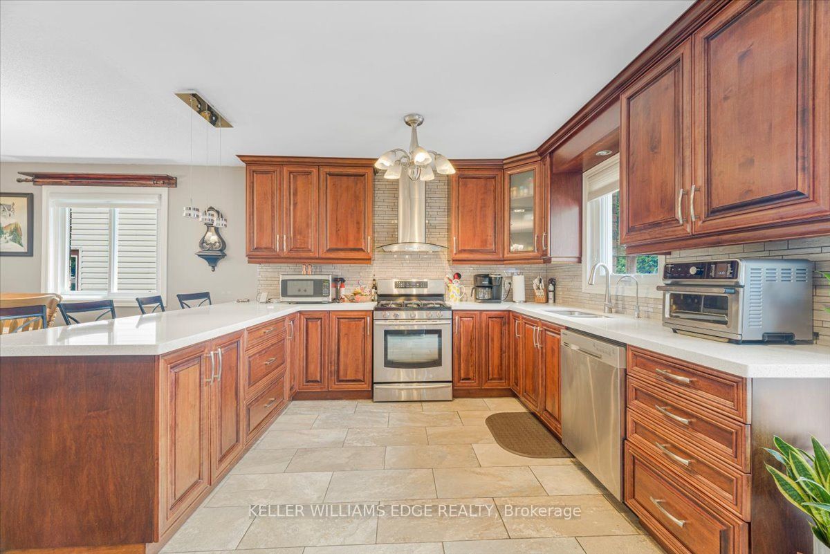 93 Wellandvale Drive Property Photo 11