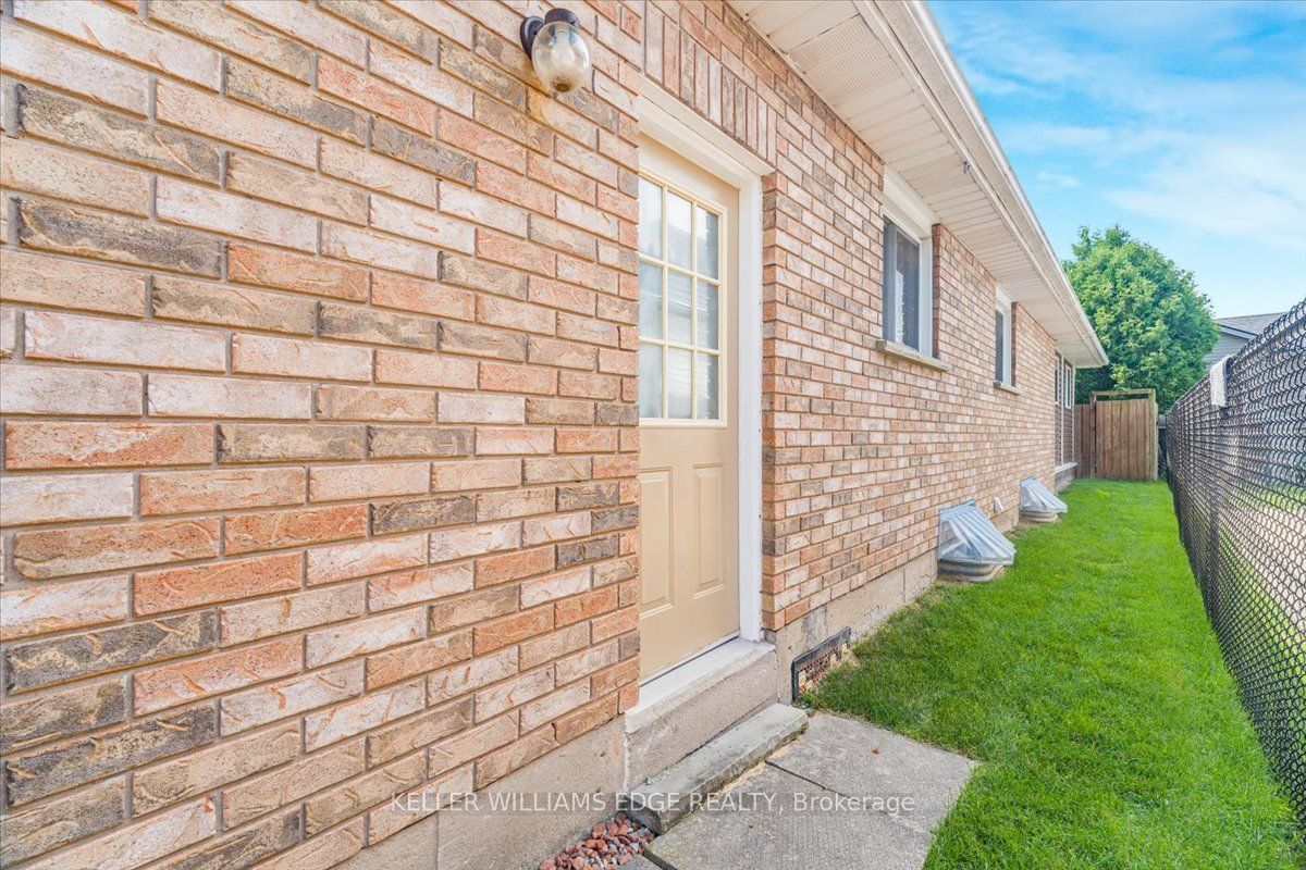 93 Wellandvale Drive Property Photo 35