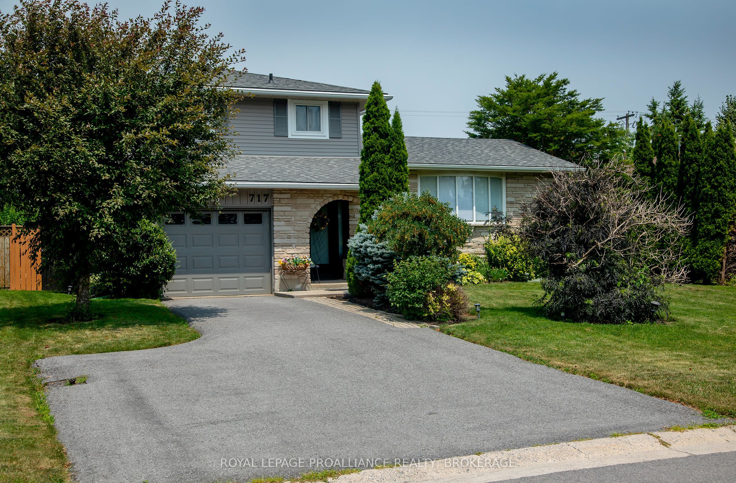 717 Laidlaw Crescent Property Photo 1