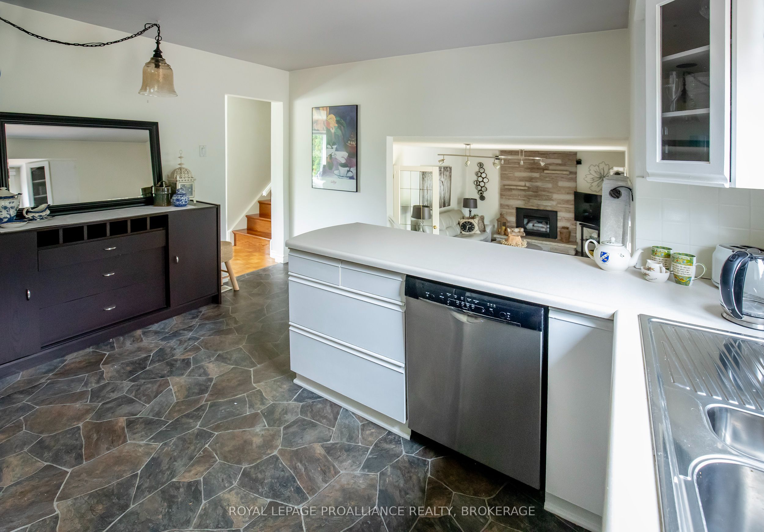 717 Laidlaw Crescent Property Photo 11