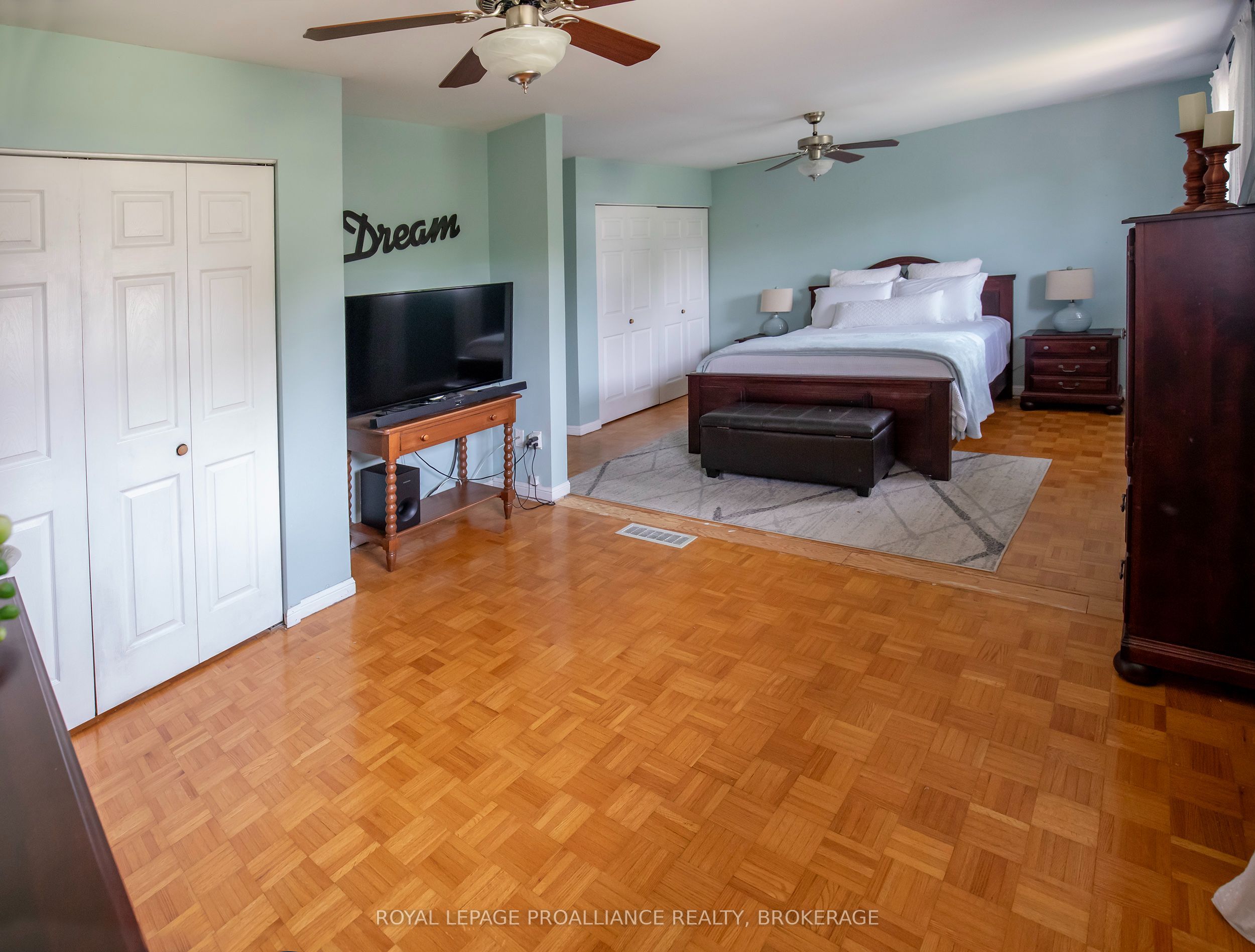 717 Laidlaw Crescent Property Photo 14